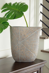Diamond Furniture - Ashley Furniture - Ardenley Vase - Vase - A2000608V