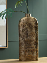 Diamond Furniture - Ashley Furniture - Wallmond Vase - Vase - A2000822