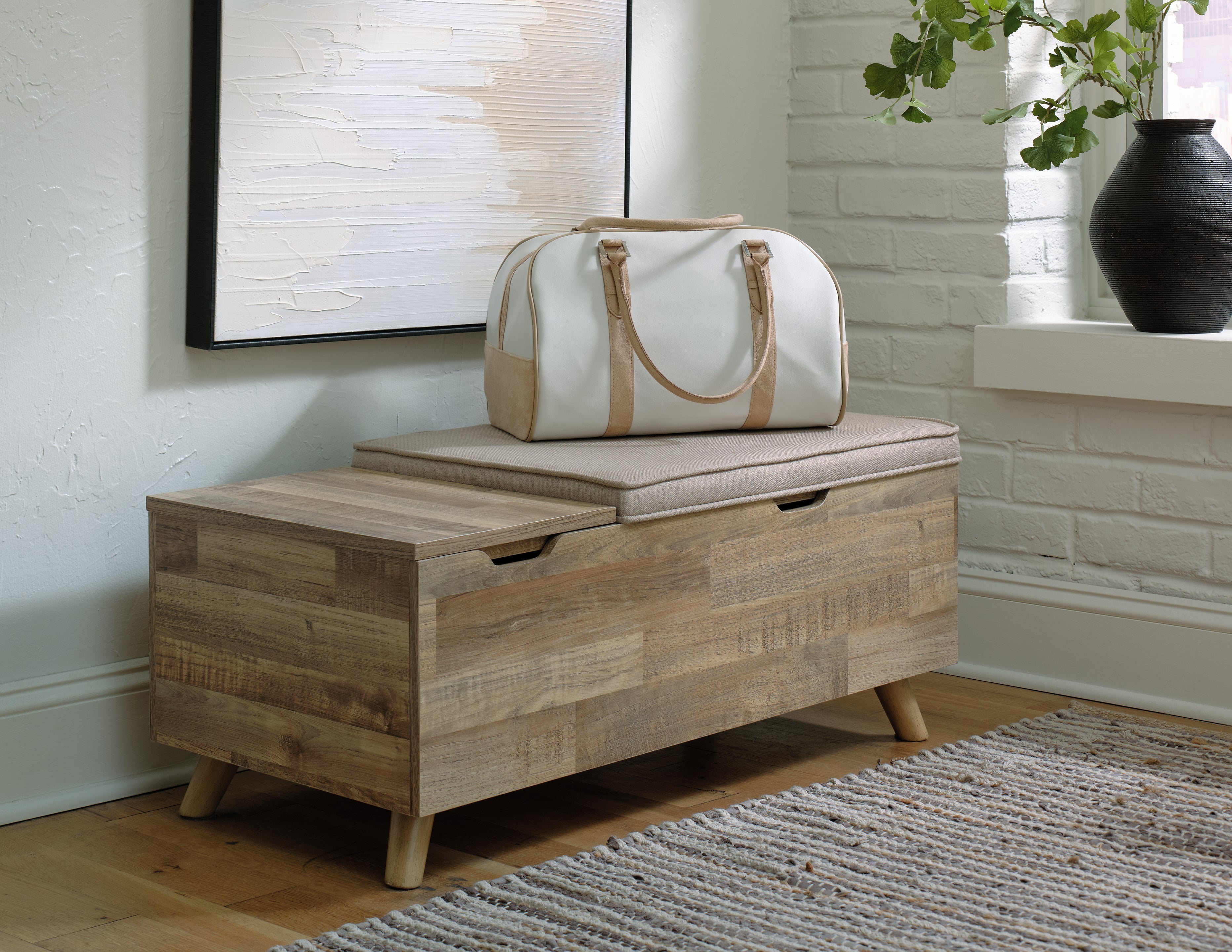 Diamond Furniture - Ashley Furniture - Gerdanet Storage Bench - Storage Bench - A3000318