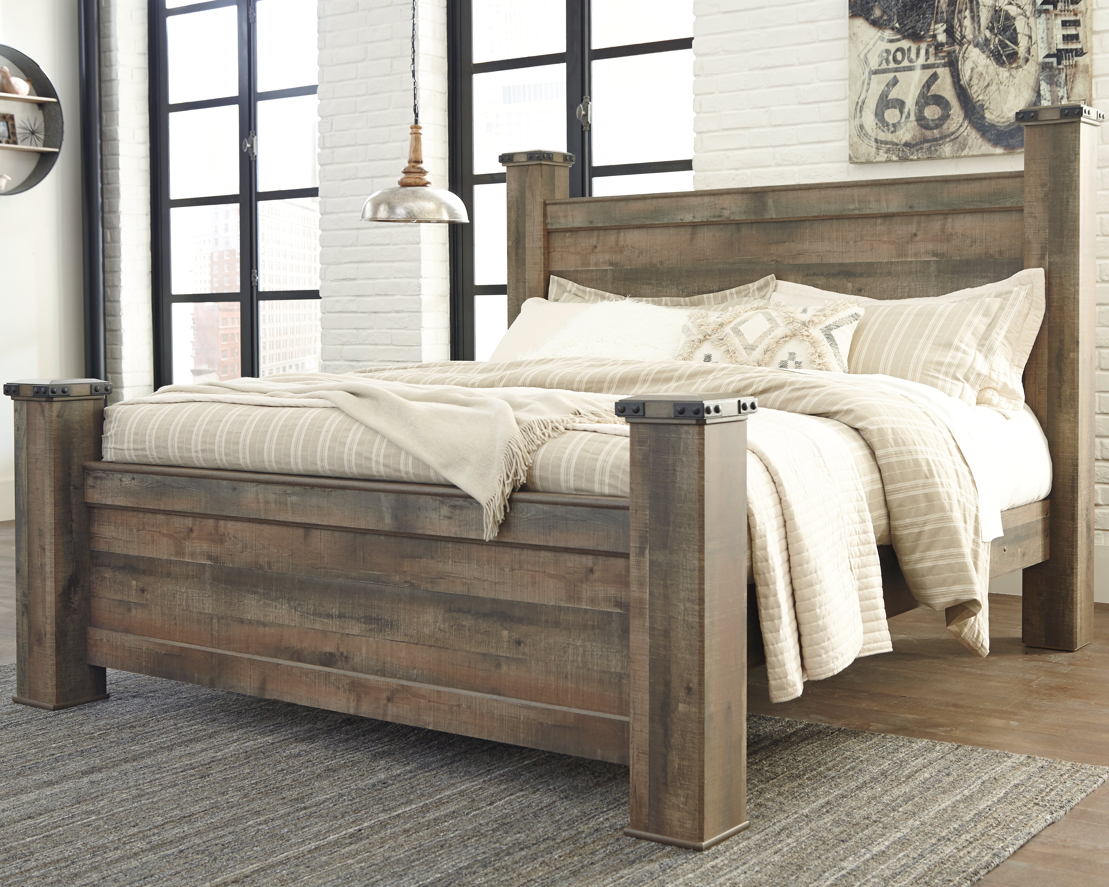 Diamond Furniture - Ashley Furniture - Trinell King Poster Bed - King Poster Bed - B446B45
