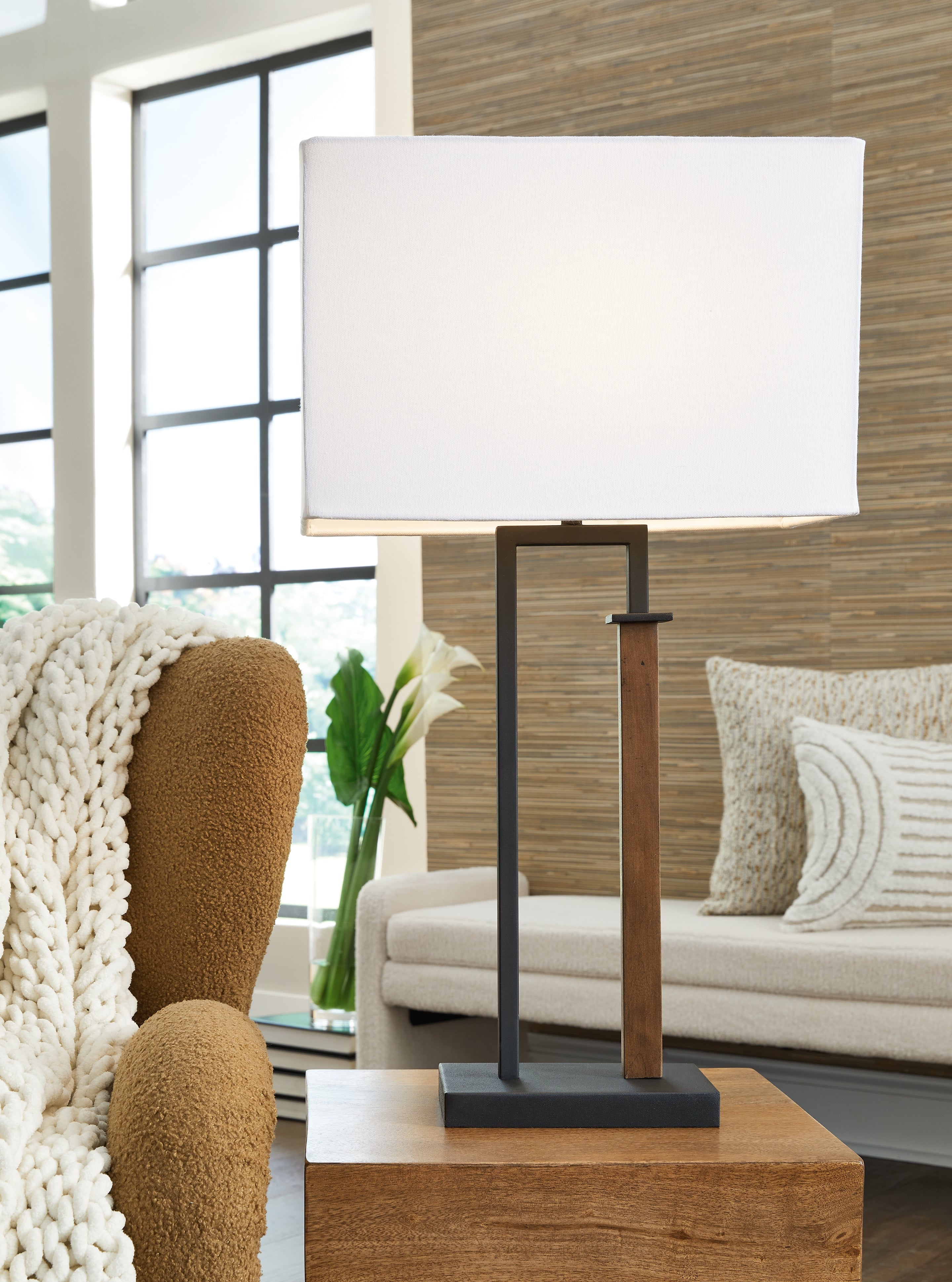 Diamond Furniture - Ashley Furniture - Voslen Table Lamp (Set of 2) - Metal Table Lamp (Set of 2) - L204554