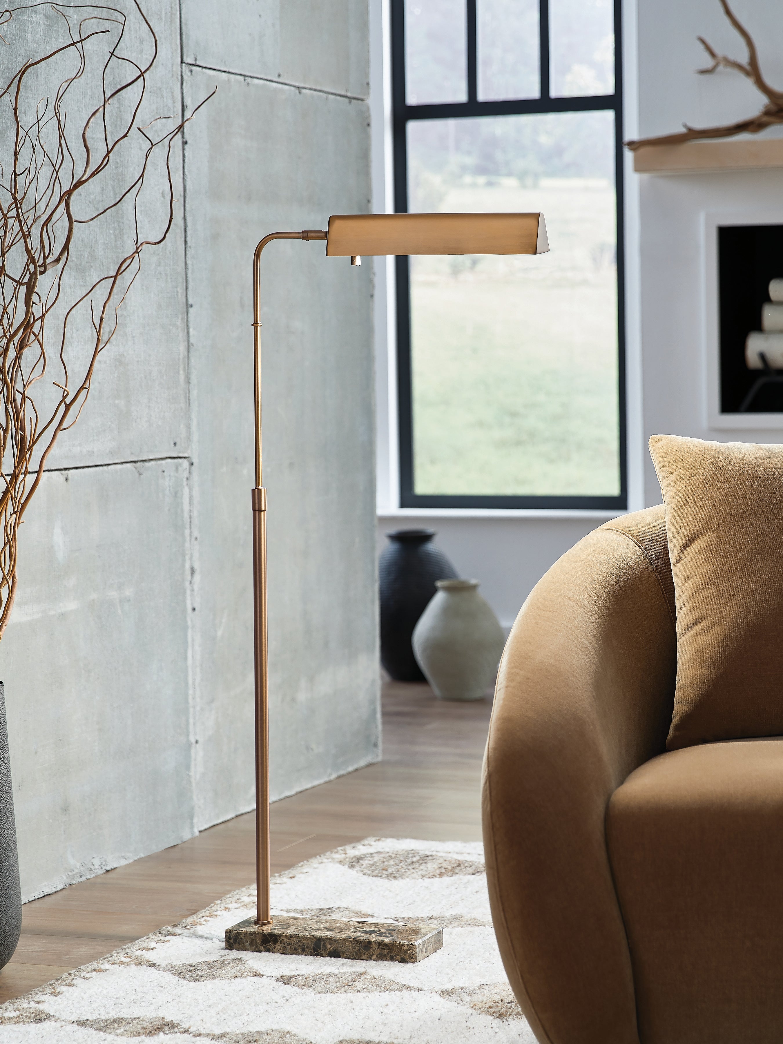 Diamond Furniture - Ashley Furniture - Yafe Floor Lamp - Metal Floor Lamp (1/CN) - L734411
