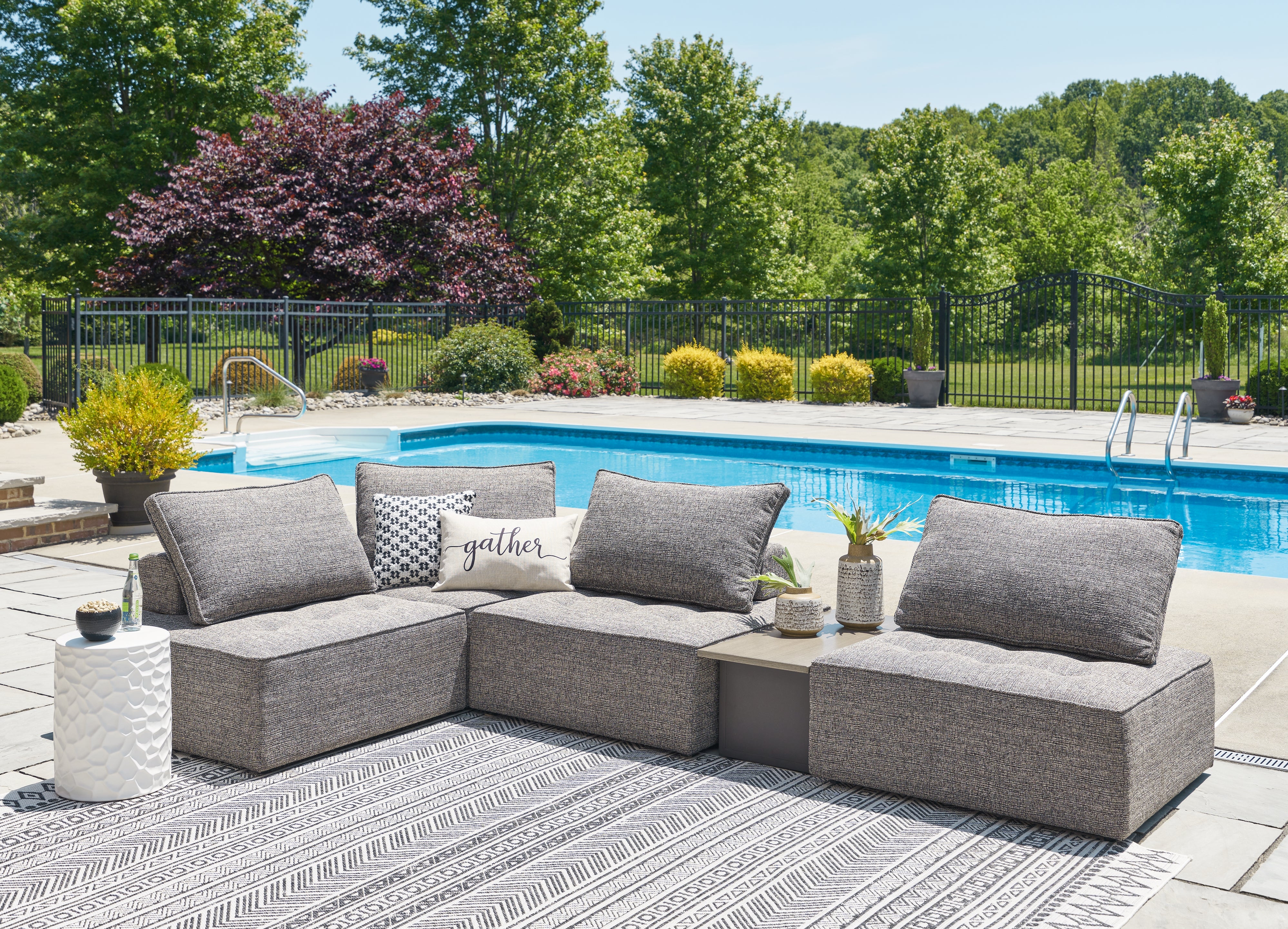 Diamond Furniture - Ashley Furniture - Bree Zee 5-Piece Outdoor Sectional - 5-Piece Outdoor Sectional - P160P5