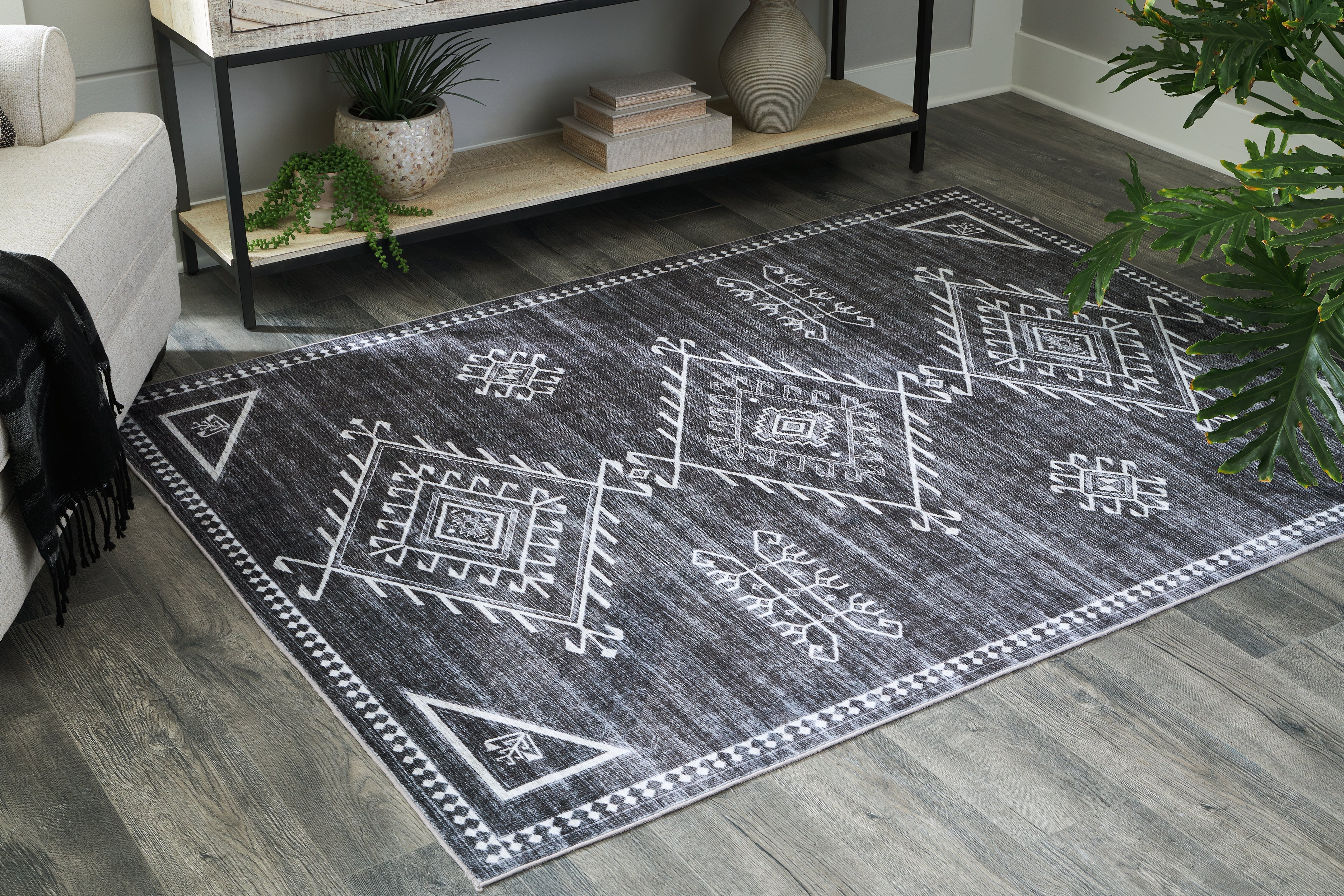 Diamond Furniture - Ashley Furniture - Arloman 5' x 7' Washable Rug - 5' x 7' Washable Rug - R405932