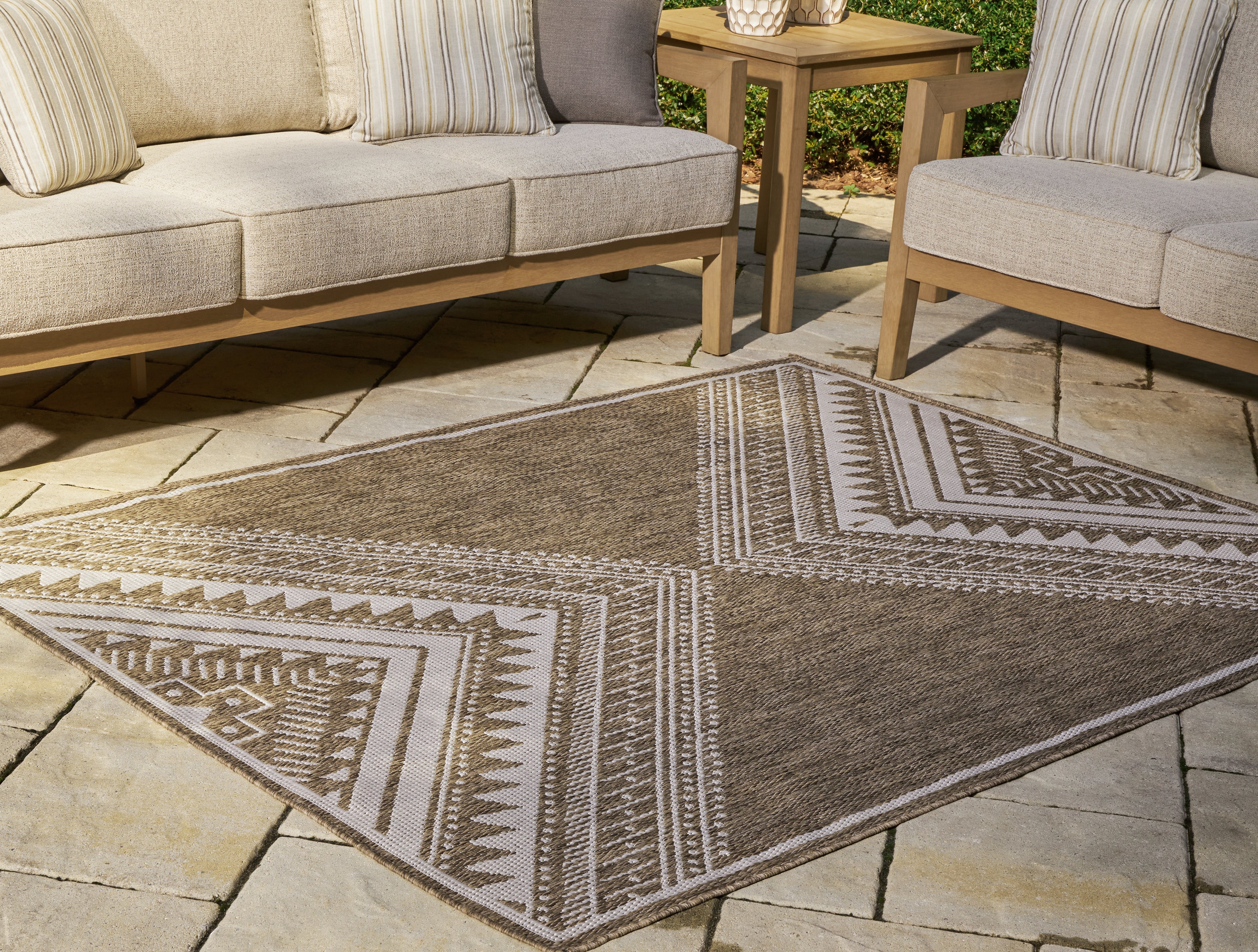 Diamond Furniture - Ashley Furniture - Dunsler 8' x 10' Rug - 8' x 10' Rug - R900011