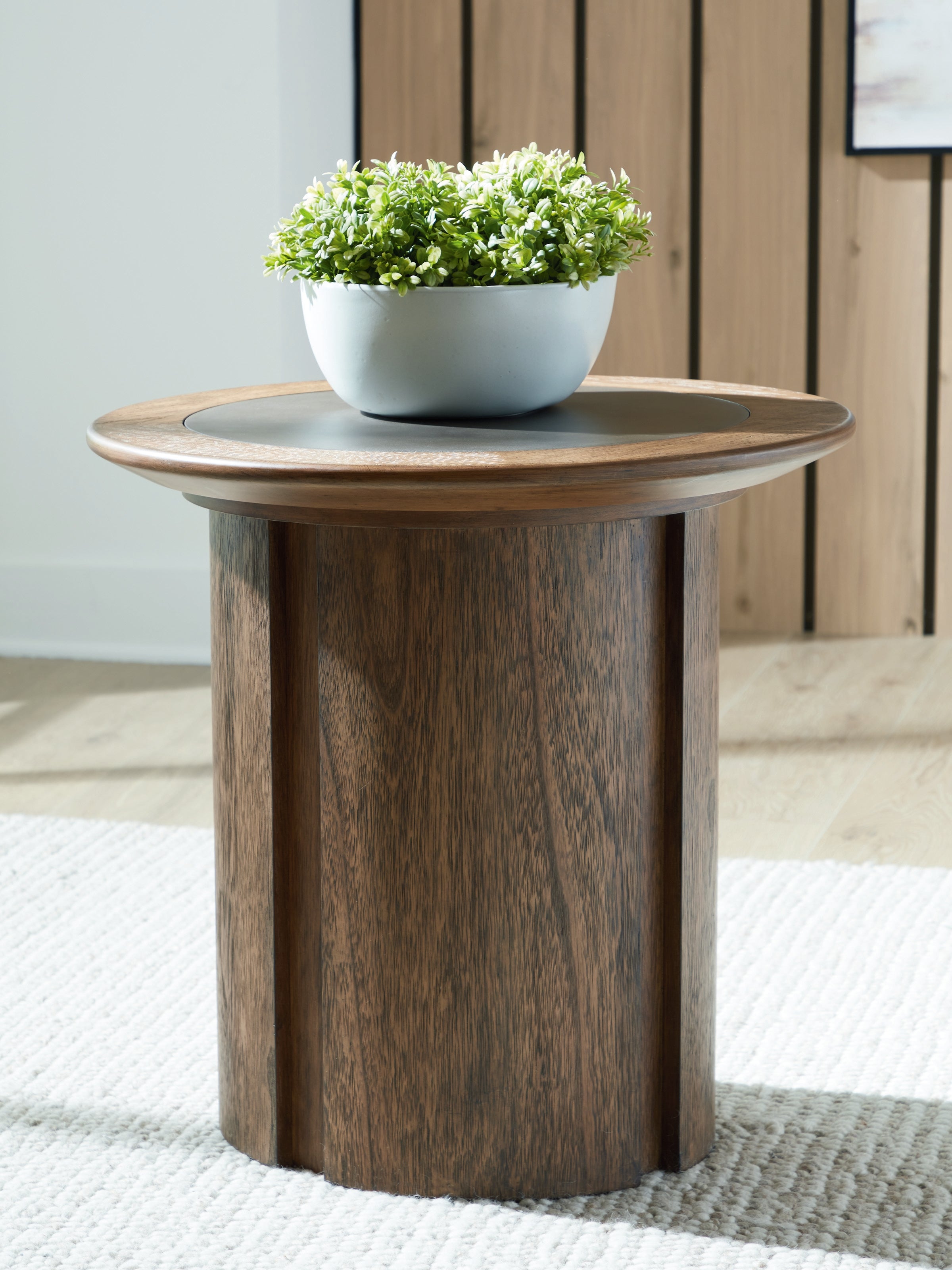 Diamond Furniture - Ashley Furniture - Dontayne End Table - Round End Table - T563-6