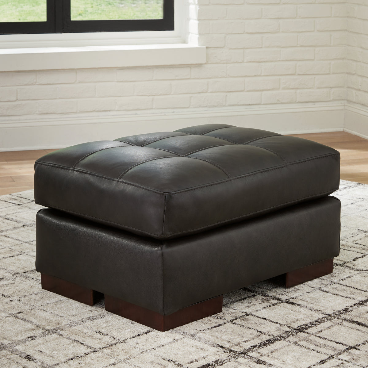 Diamond Furniture - Ashley Furniture - Luigi Ottoman - Ottoman - 5650614