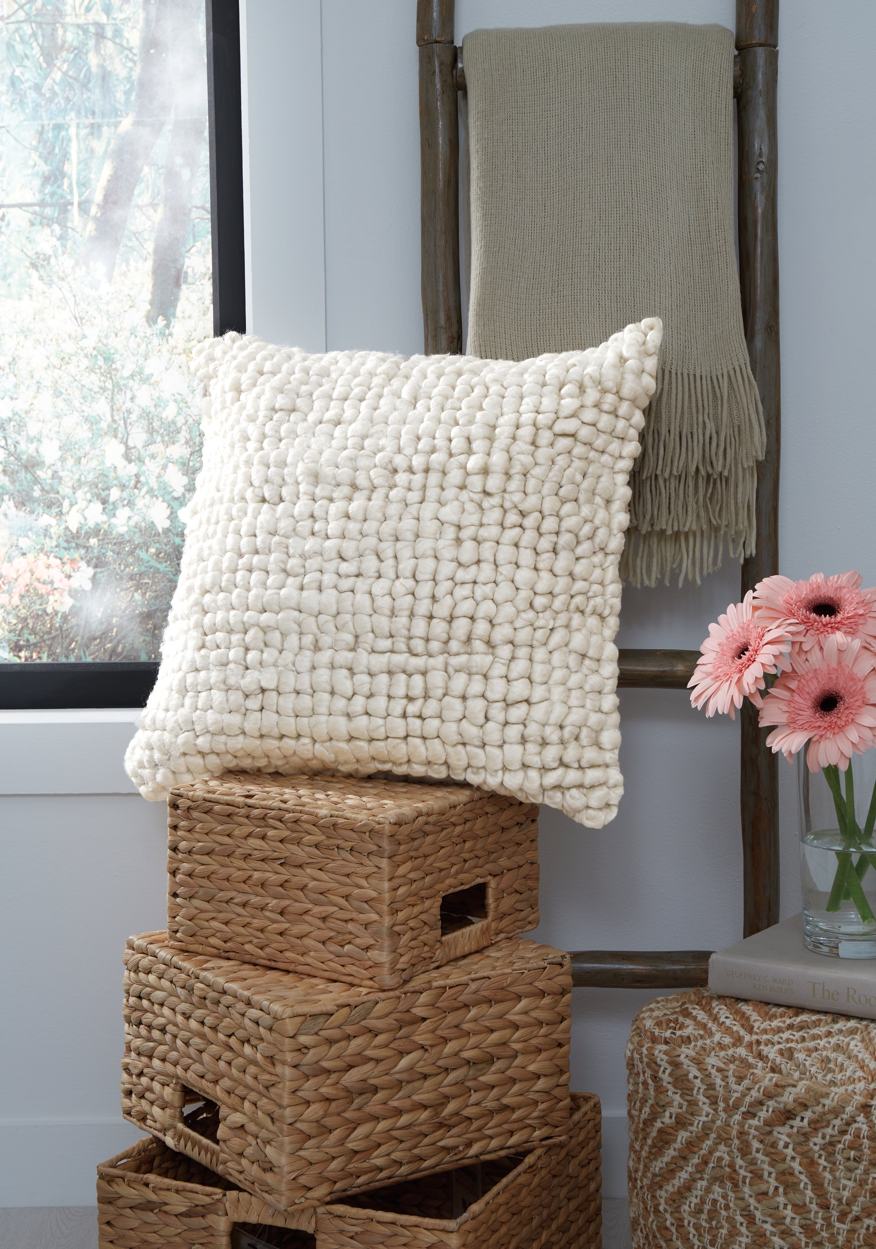 Diamond Furniture - Ashley Furniture - Aavie Pillows - Pillow / Ivory - A1000956P