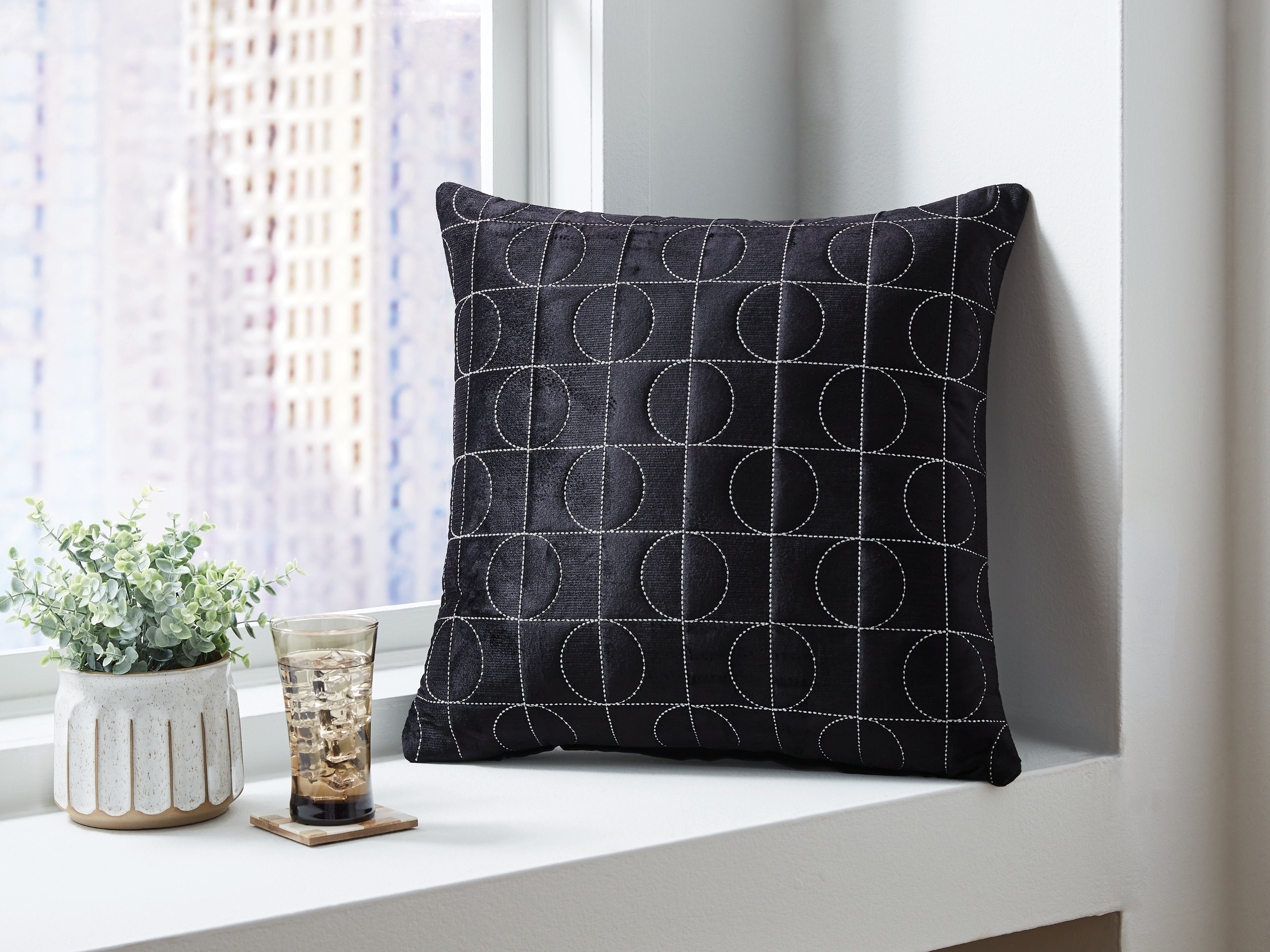 Diamond Furniture - Ashley Furniture - Kydner Pillows - Pillow (4/CS) / Black/Silver - A1001108