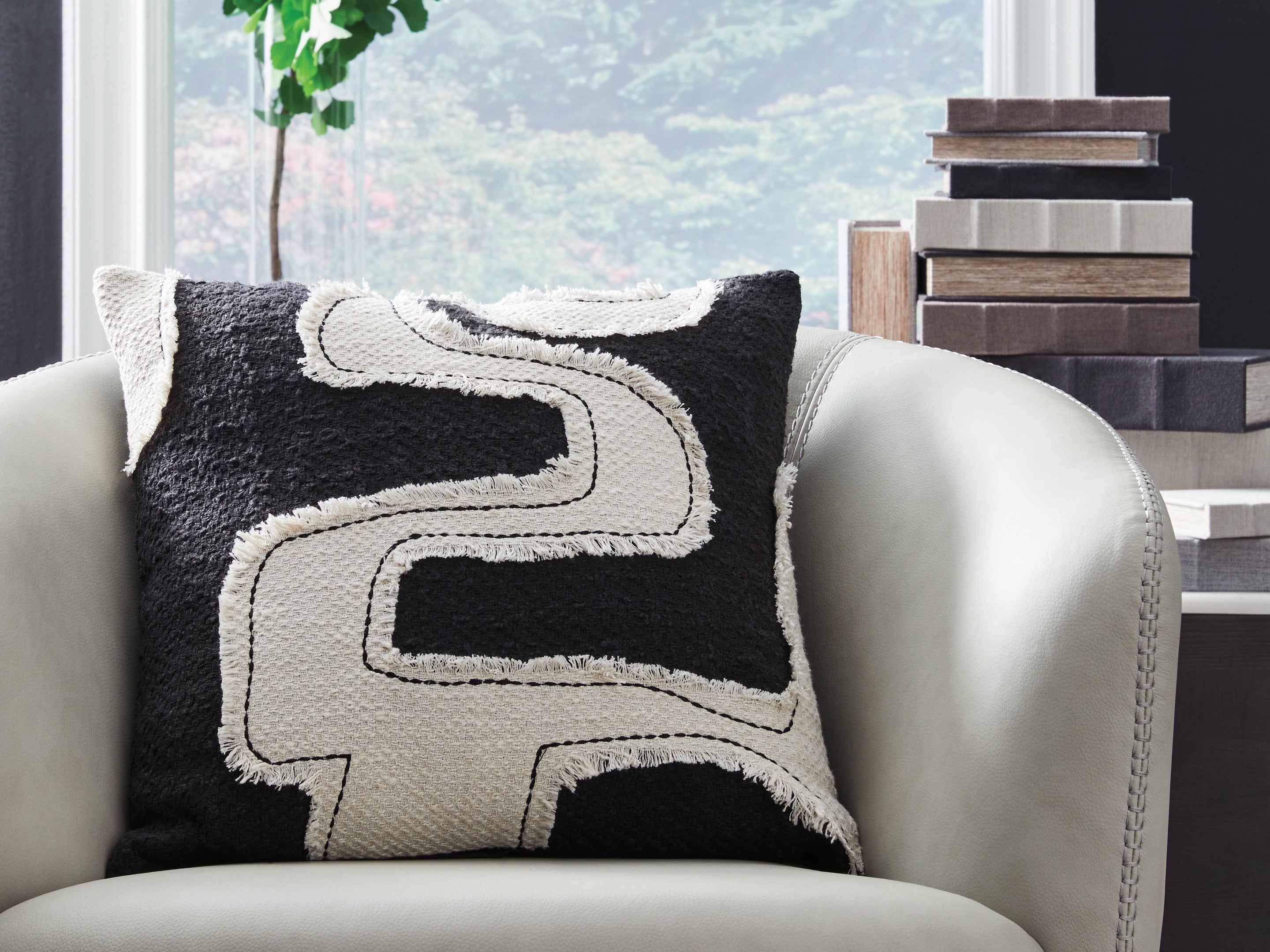Diamond Furniture - Ashley Furniture - Veerbank Pillows - Pillow (4/CS) / Black/Beige - A1001114