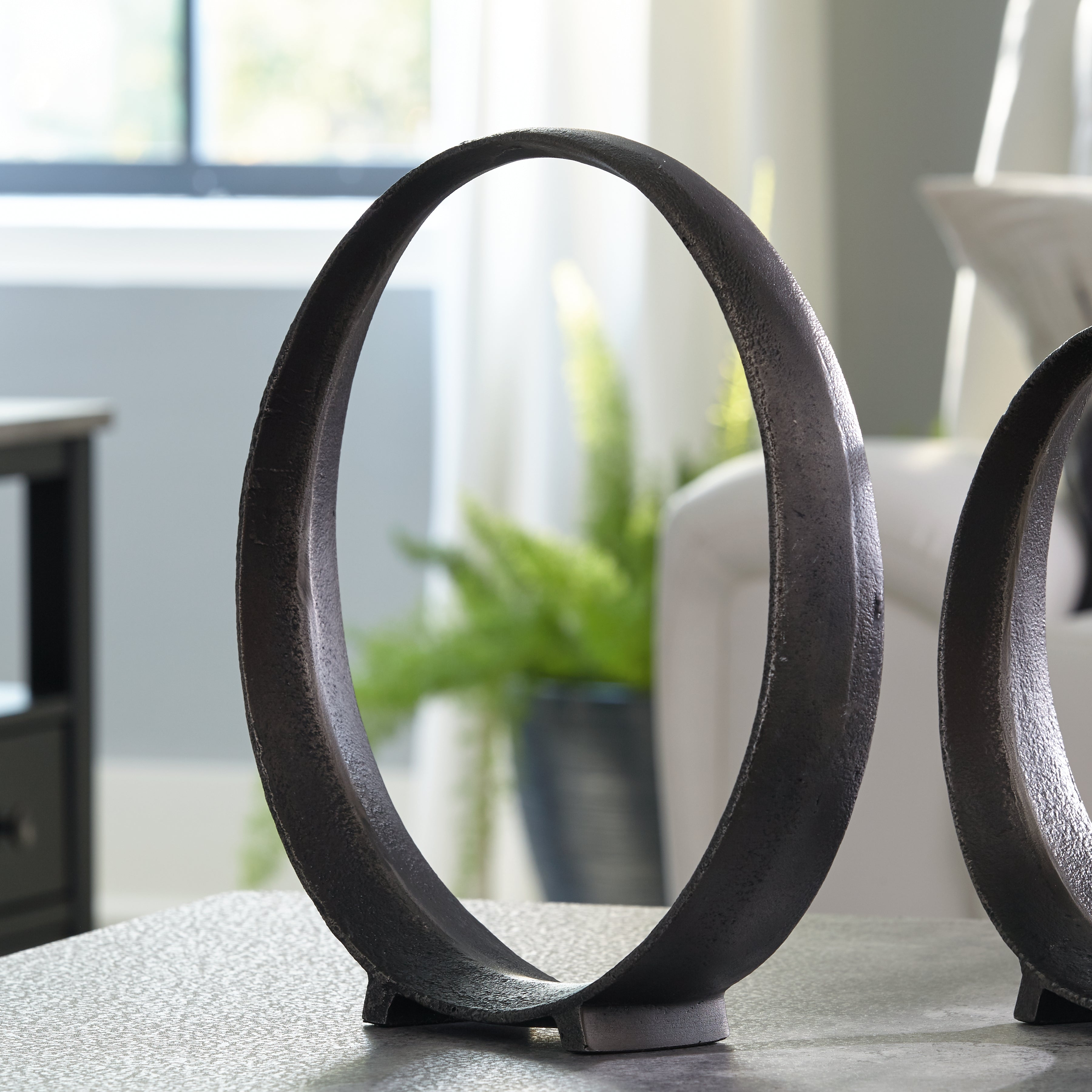 Diamond Furniture - Ashley Furniture - Ryandale Sculpture - Sculpture / Antique Black - A2000498S