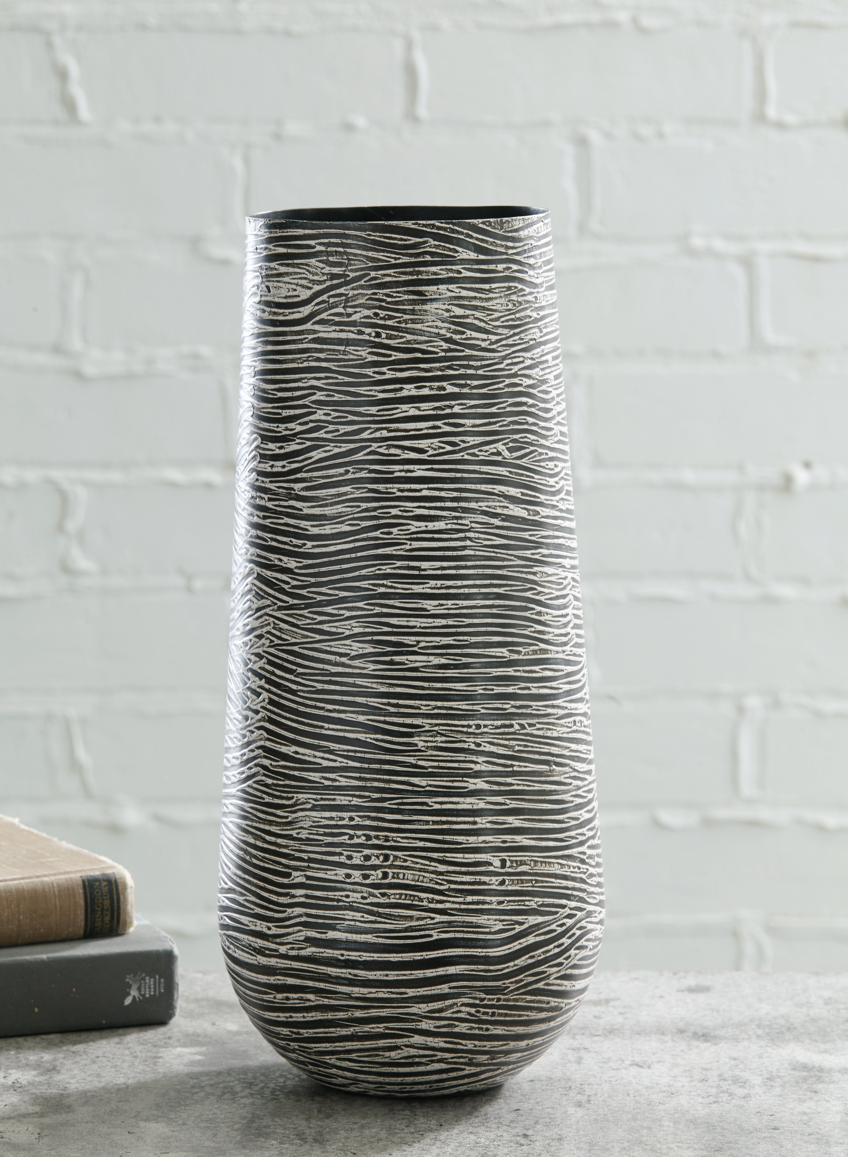 Diamond Furniture - Ashley Furniture - Fynn Vase - Vase / Antique Gray - A2000515