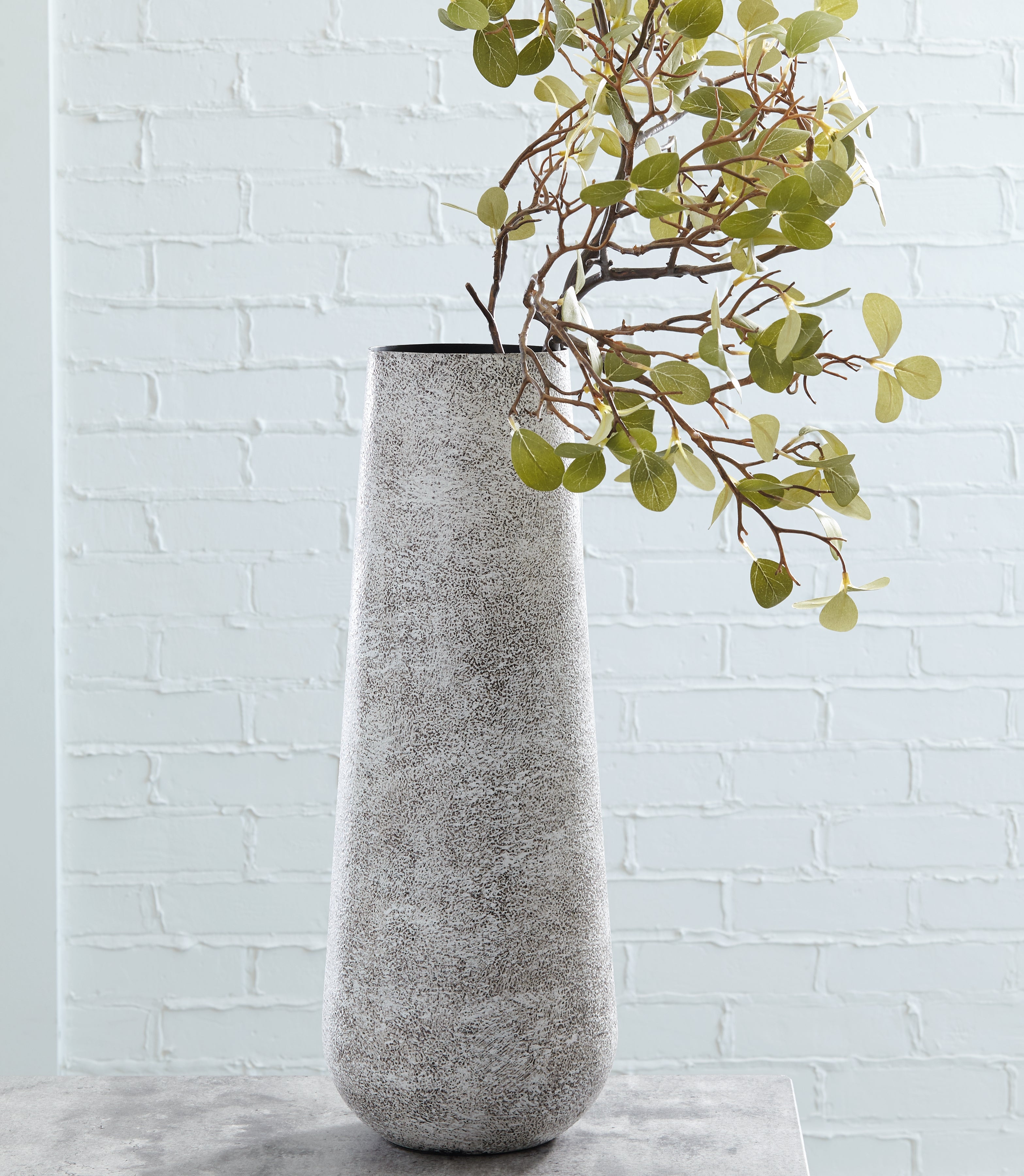 Diamond Furniture - Ashley Furniture - Fynn Vase - Vase / Antique White - A2000517