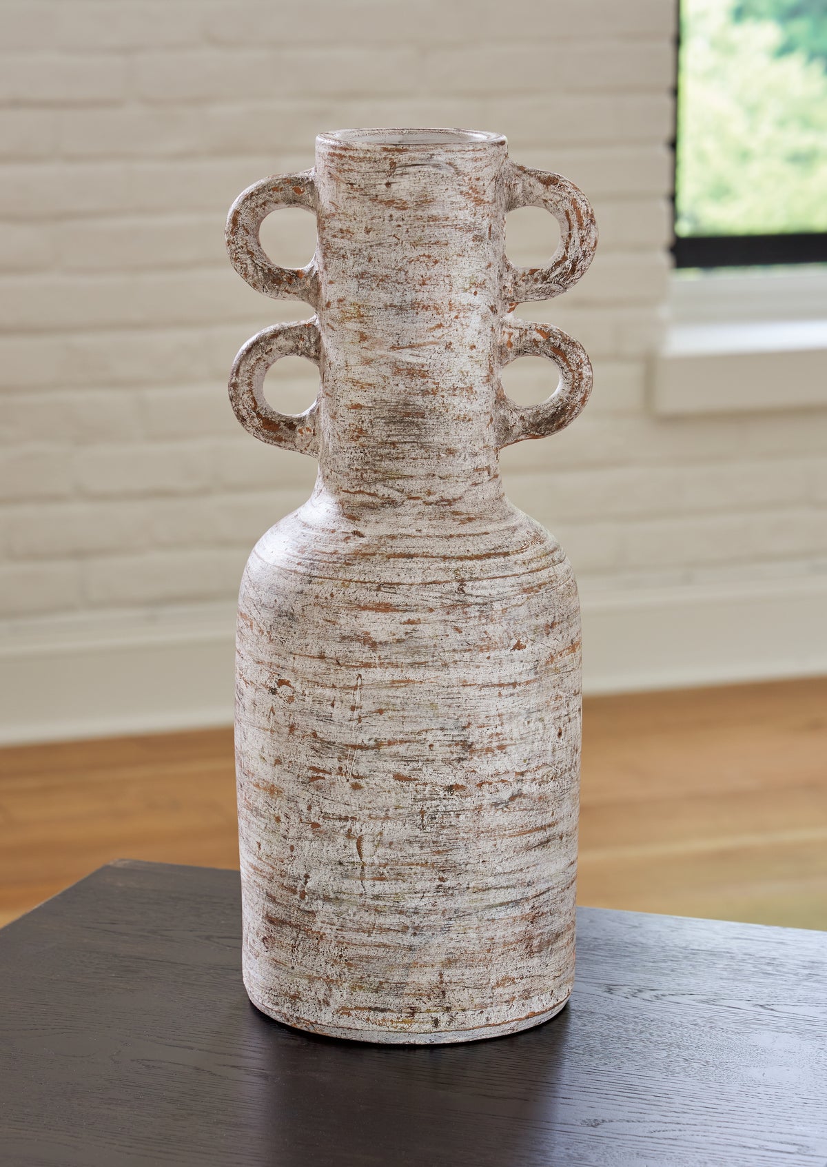 Diamond Furniture - Ashley Furniture - Wellbridge Vase - Vase / Distressed White - A2000609