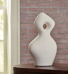 Diamond Furniture - Ashley Furniture - Arthrow Sculpture - Sculpture / Off White - A2000650