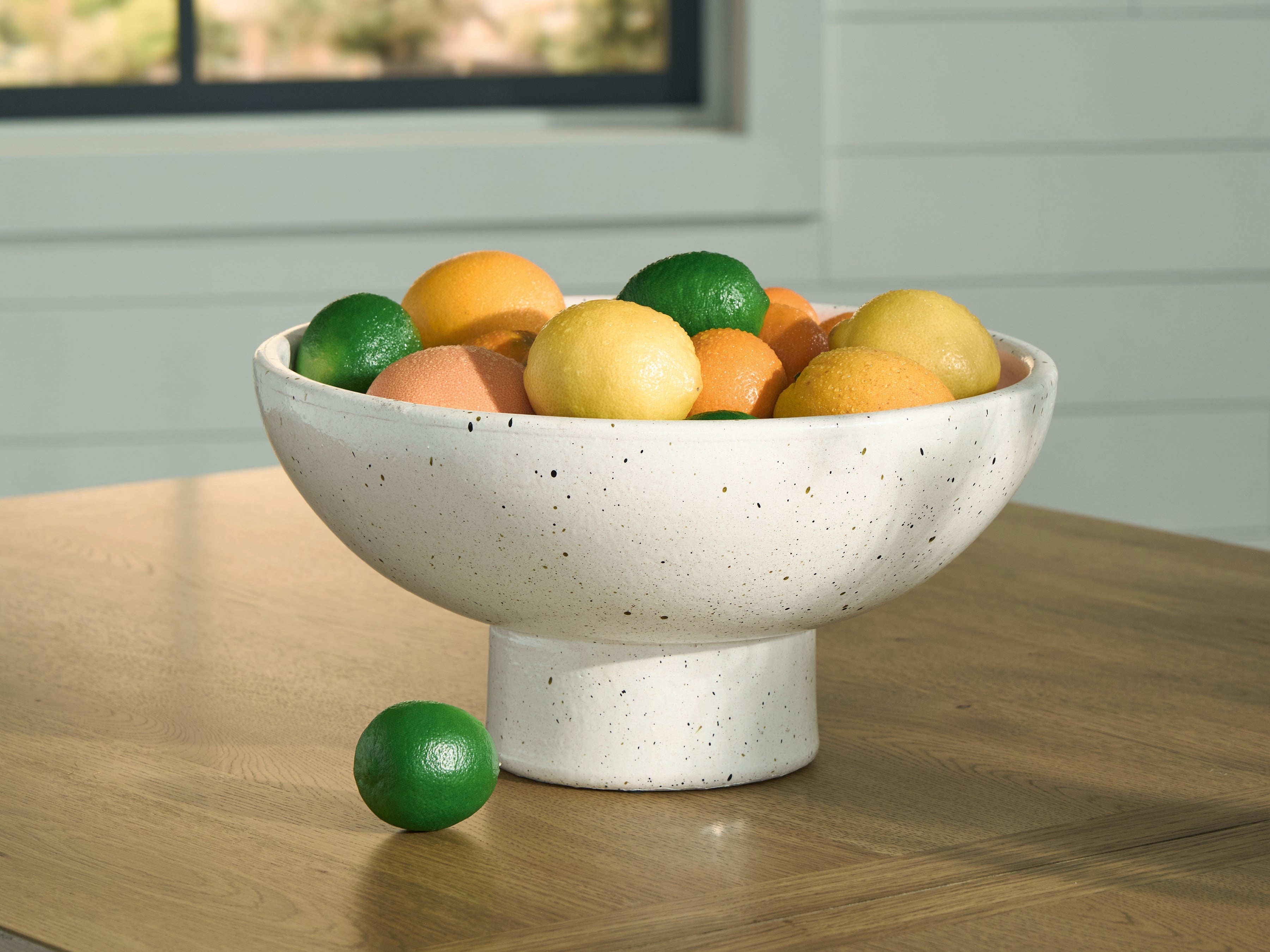Diamond Furniture - Ashley Furniture - Dallinworth Bowl - Bowl / White/Black - A2000833