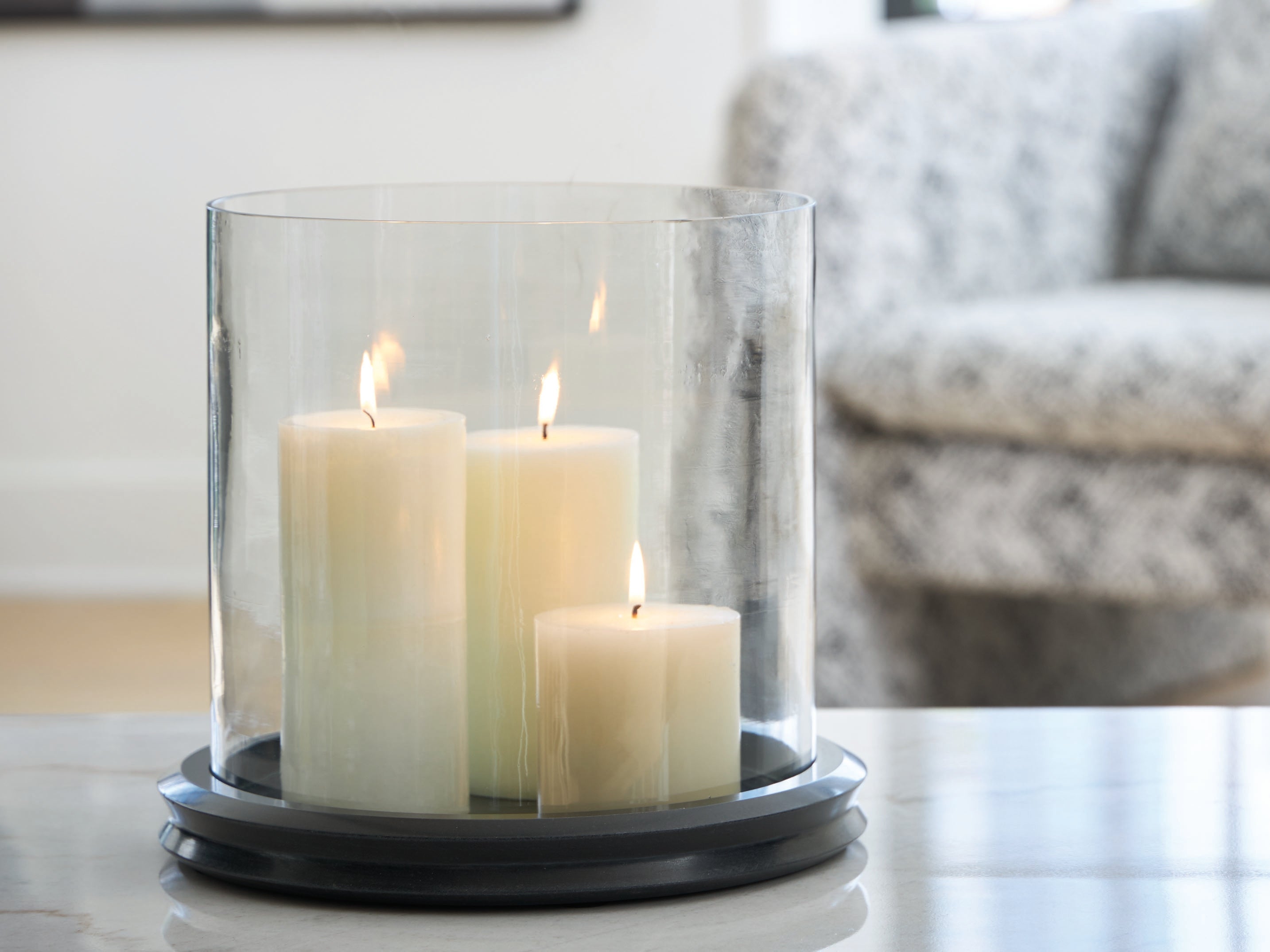 Diamond Furniture - Ashley Furniture - Saskia Candle Holder - Candle Holder / Clear/Black - A2000846