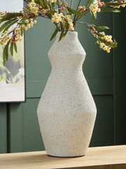 Diamond Furniture - Ashley Furniture - Dawthorne Vase - Vase / Cream - A2000851