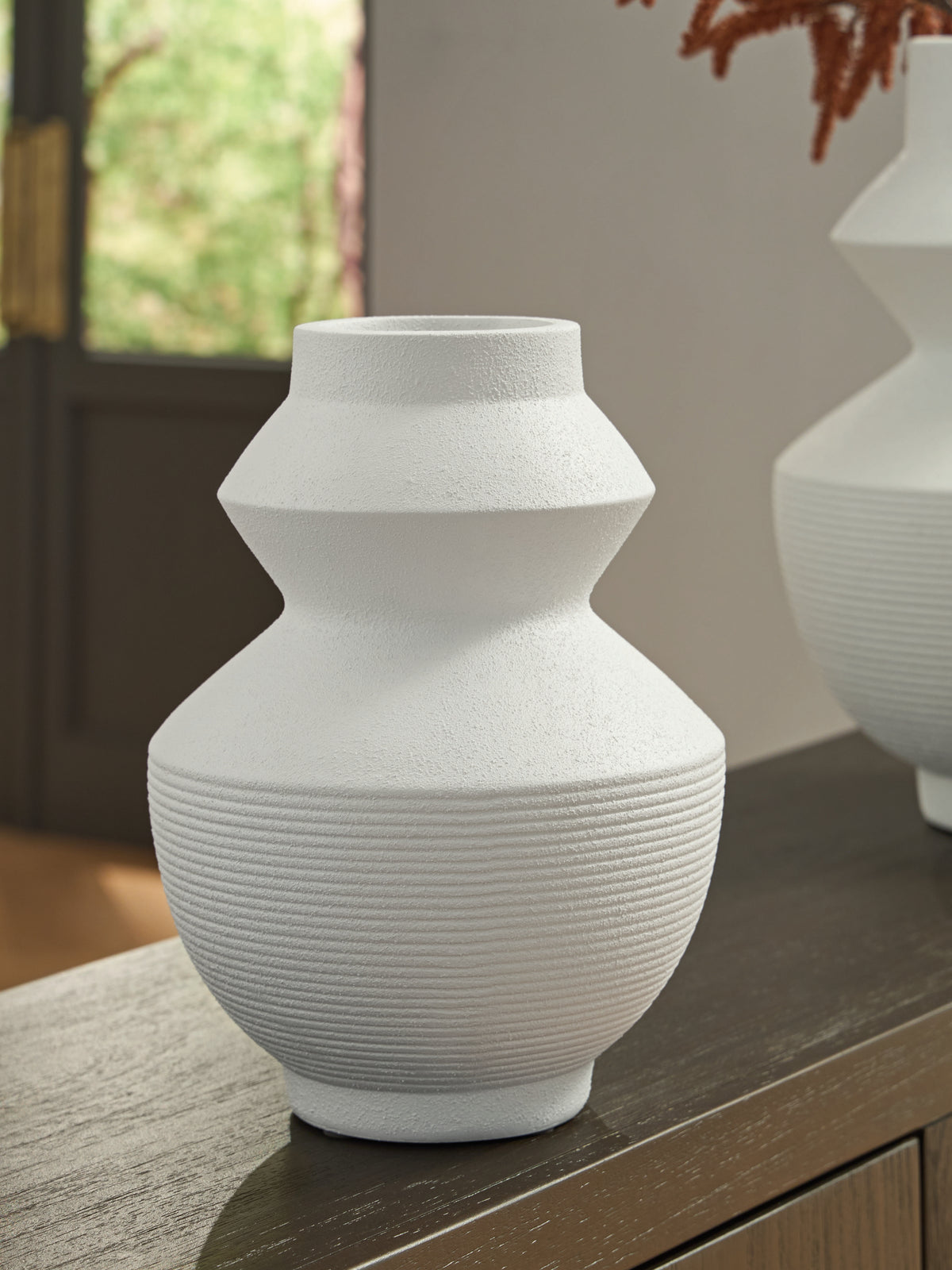 Diamond Furniture - Ashley Furniture - Naveen Vase - Vase / White - A2000870