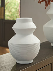 Diamond Furniture - Ashley Furniture - Naveen Vase - Vase / White - A2000870