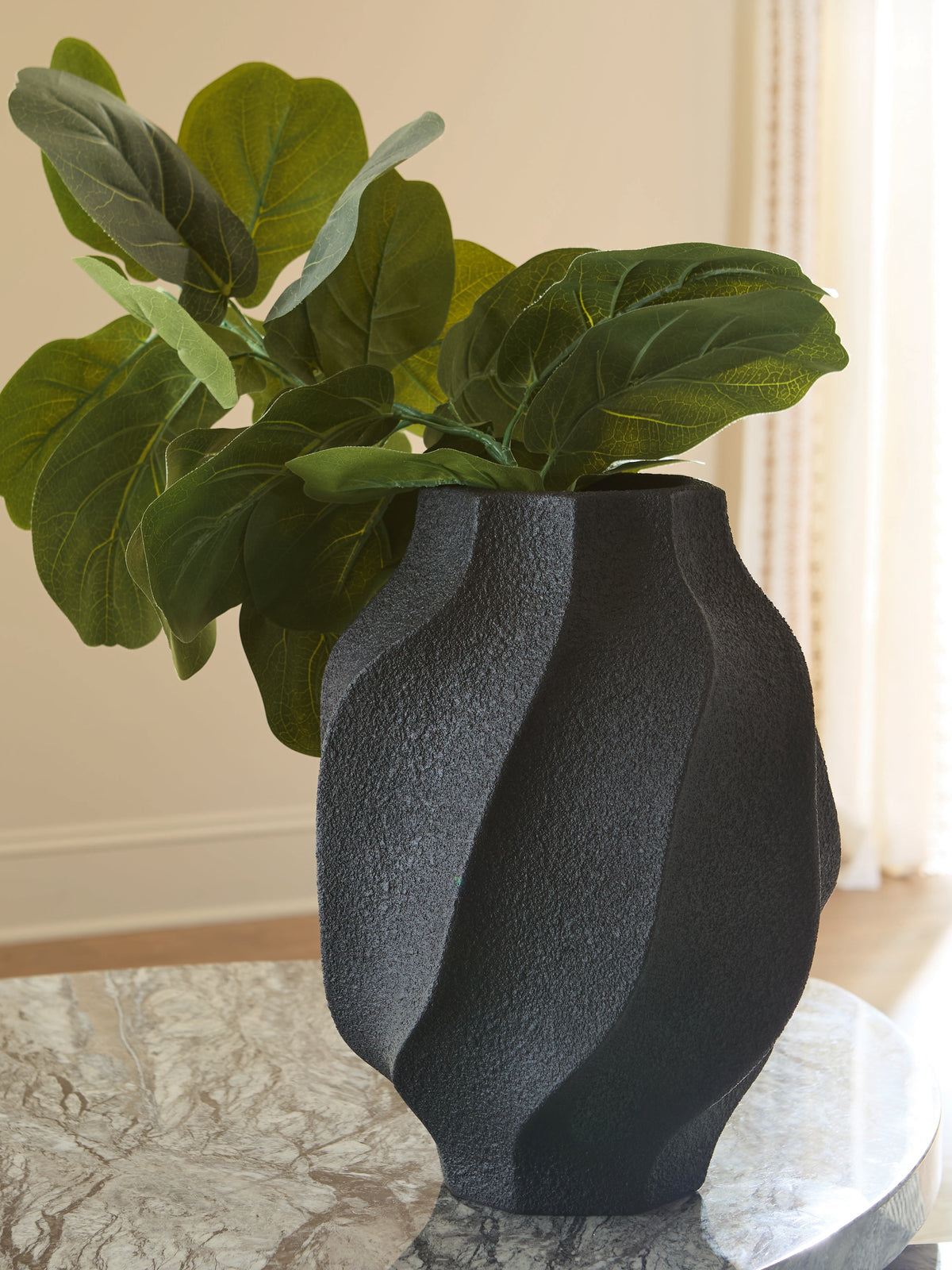 Diamond Furniture - Ashley Furniture - Judworth Vase - Vase / Black - A2000874