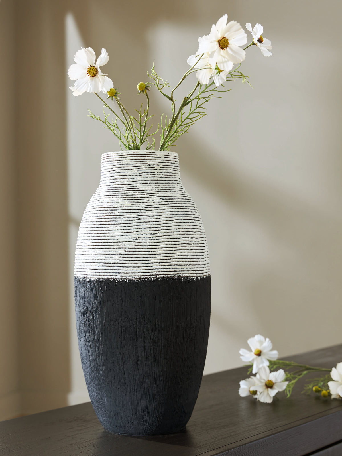 Diamond Furniture - Ashley Furniture - Girtha Vase - Vase / Antique White/Black - A2000877
