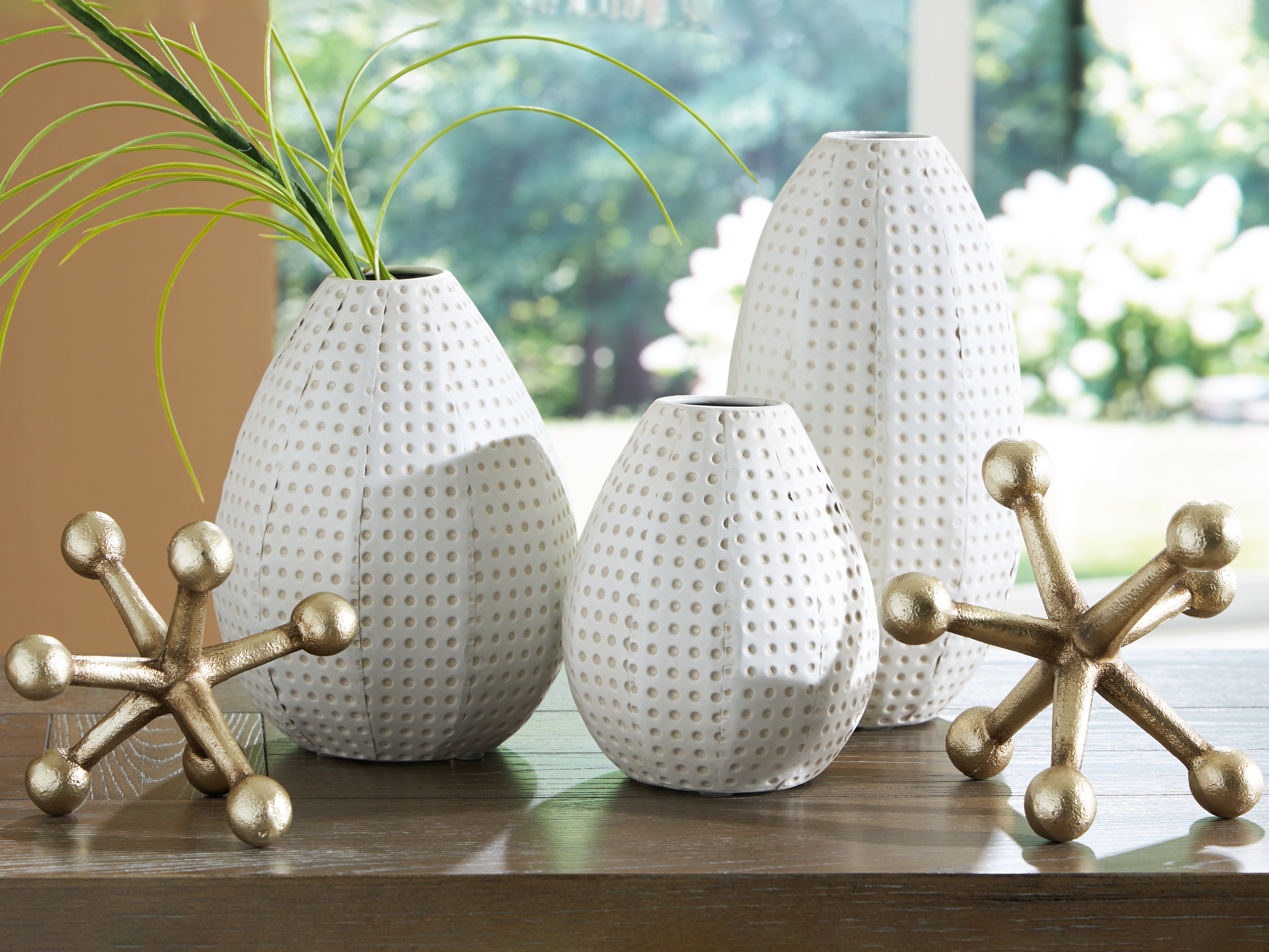 Diamond Furniture - Ashley Furniture - Azerton Accessory Set (Set of 5) - Accessory Set (5/CN) / White/Gold Finish - A2C00209