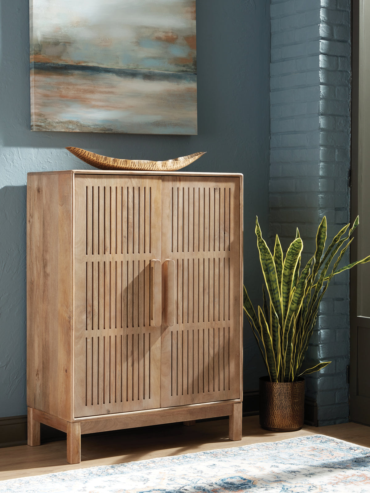 Diamond Furniture - Ashley Furniture - Pellamour Bar Cabinet - Bar Cabinet / Natural Brown - A4000698