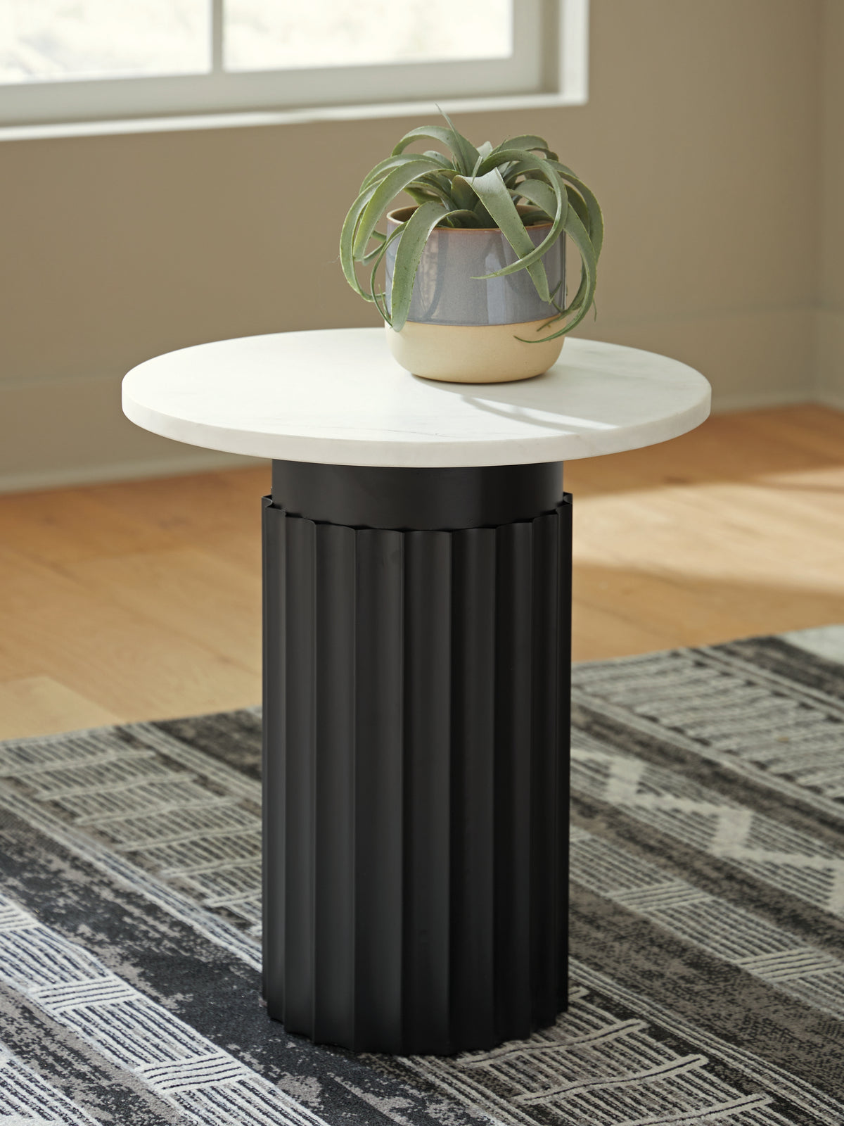 Diamond Furniture - Ashley Furniture - Wainstone Accent Table - Accent Table / Black/White - A4000724