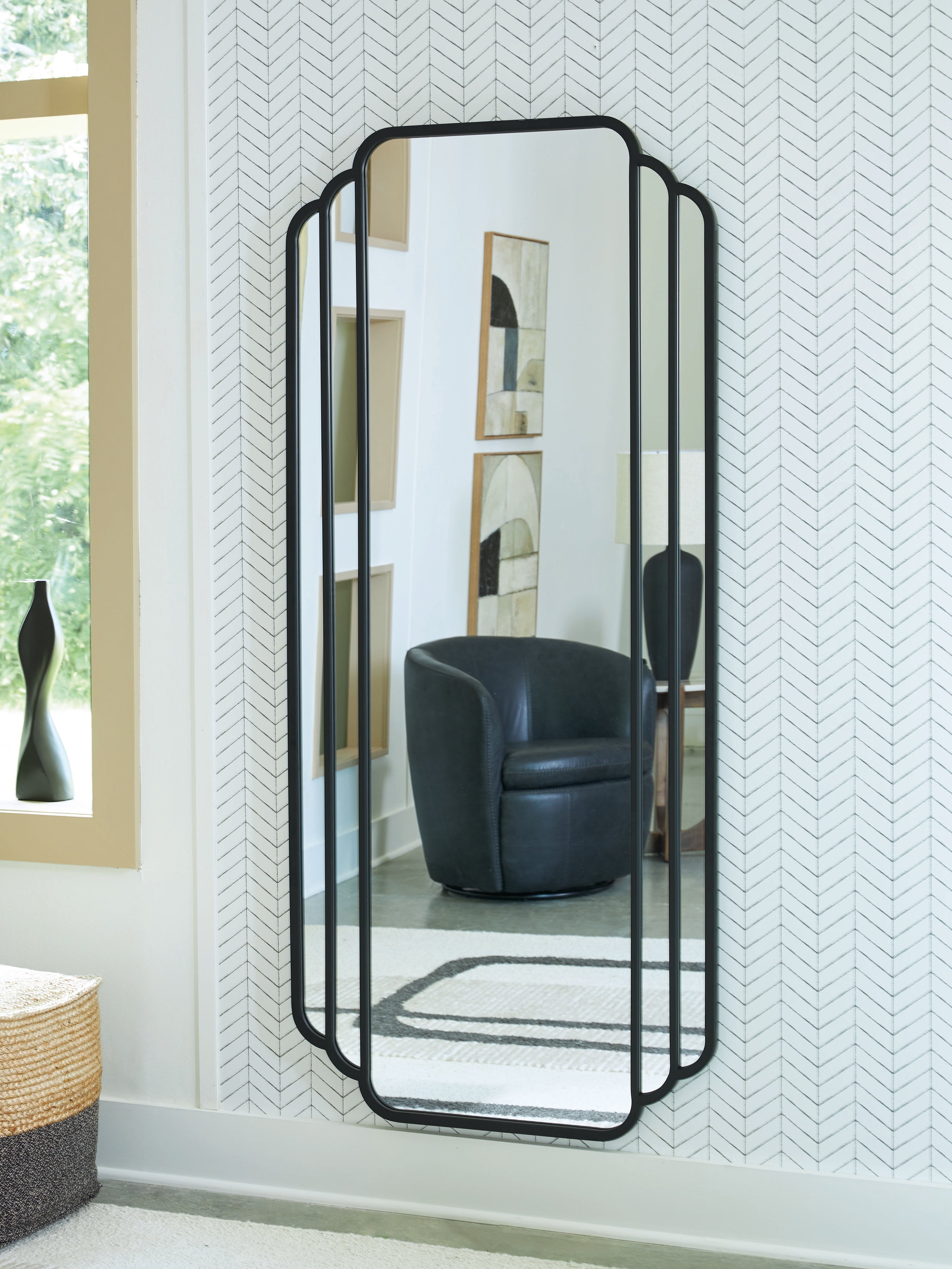 Diamond Furniture - Ashley Furniture - Antigone Mirror - Floor Mirror / Black - A8010434