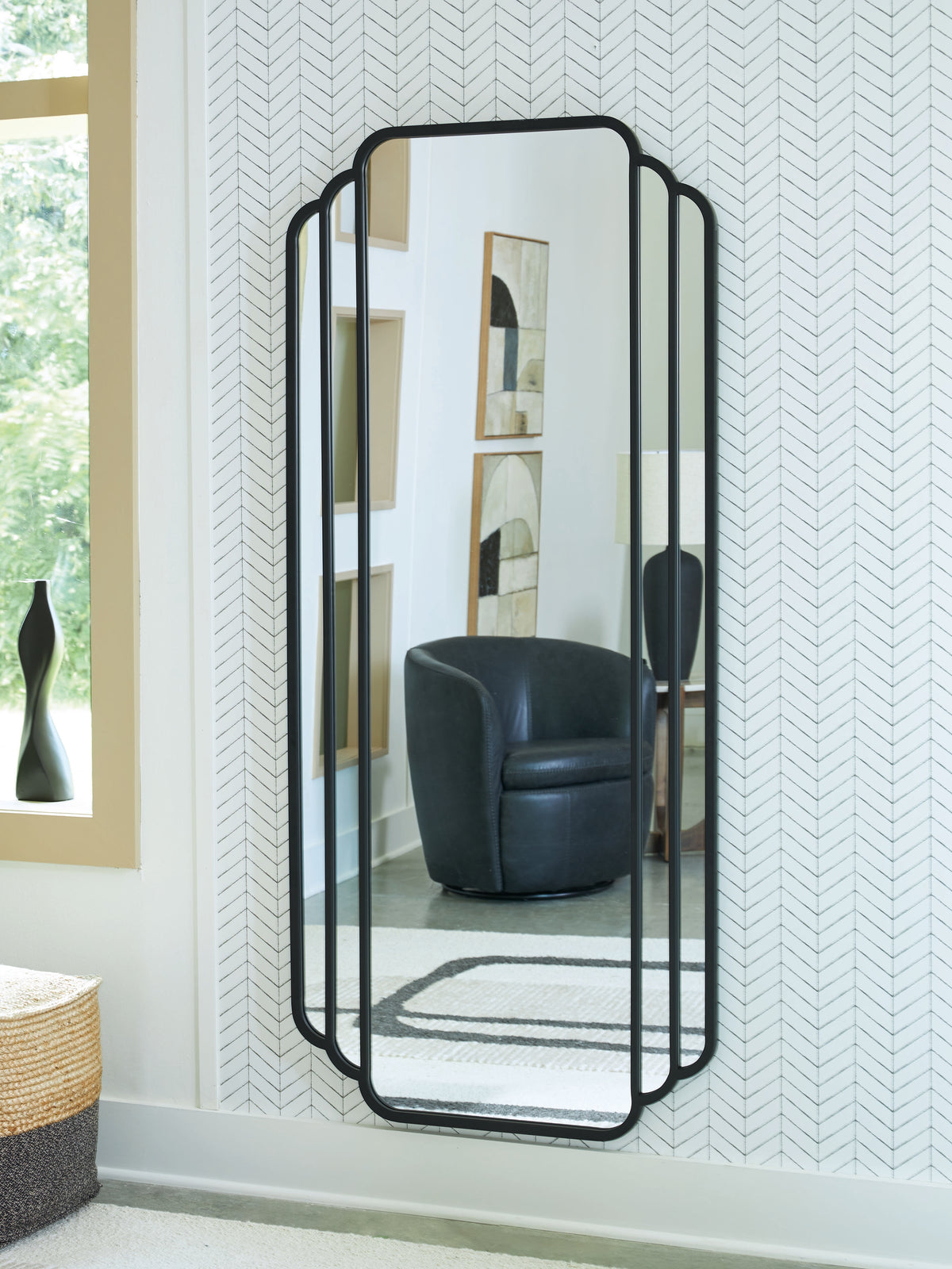 Diamond Furniture - Ashley Furniture - Antigone Mirror - Floor Mirror / Black - A8010434