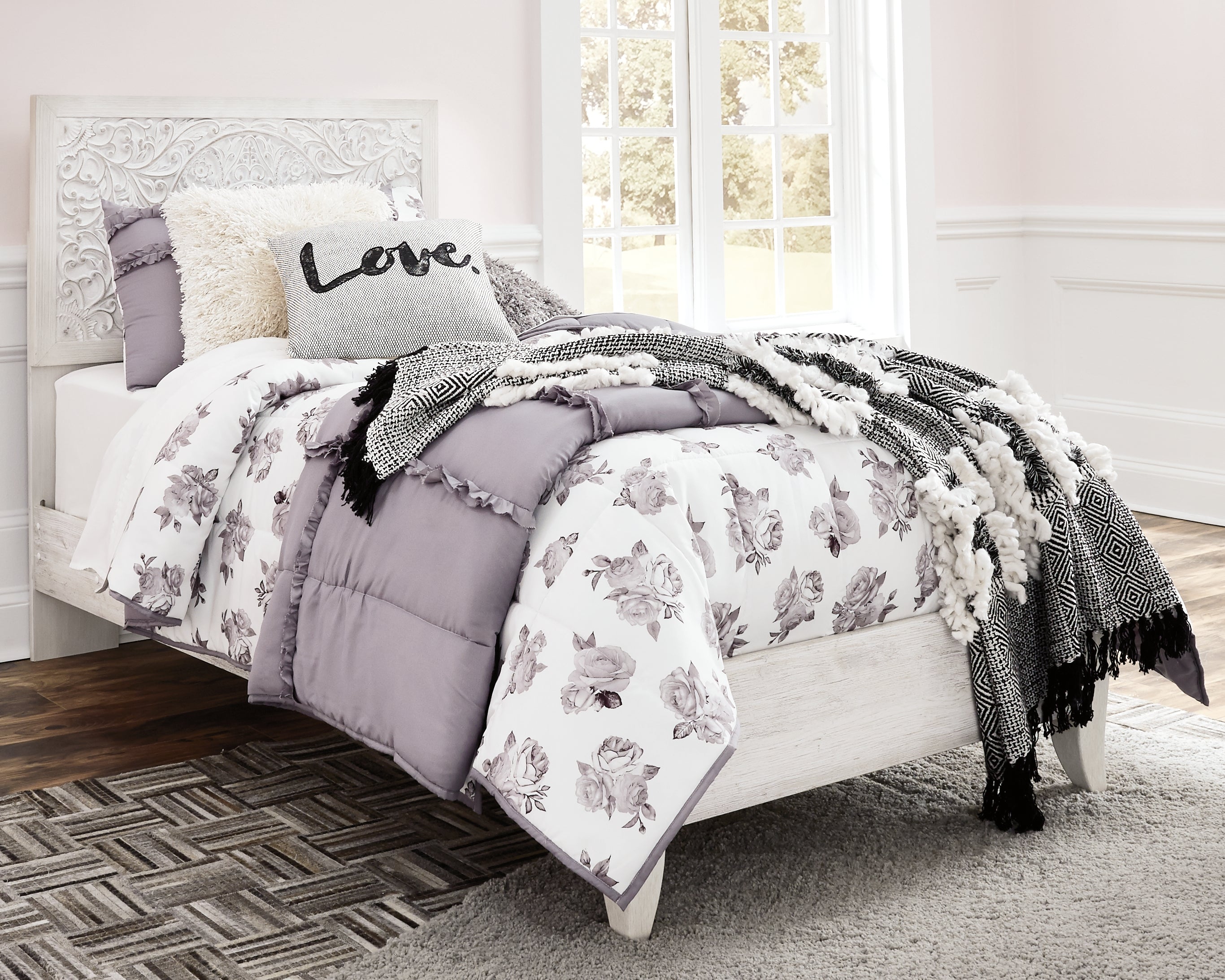 Diamond Furniture - Ashley Furniture - Paxberry Bedroom - Six Drawer Dresser / Whitewash - B181-31