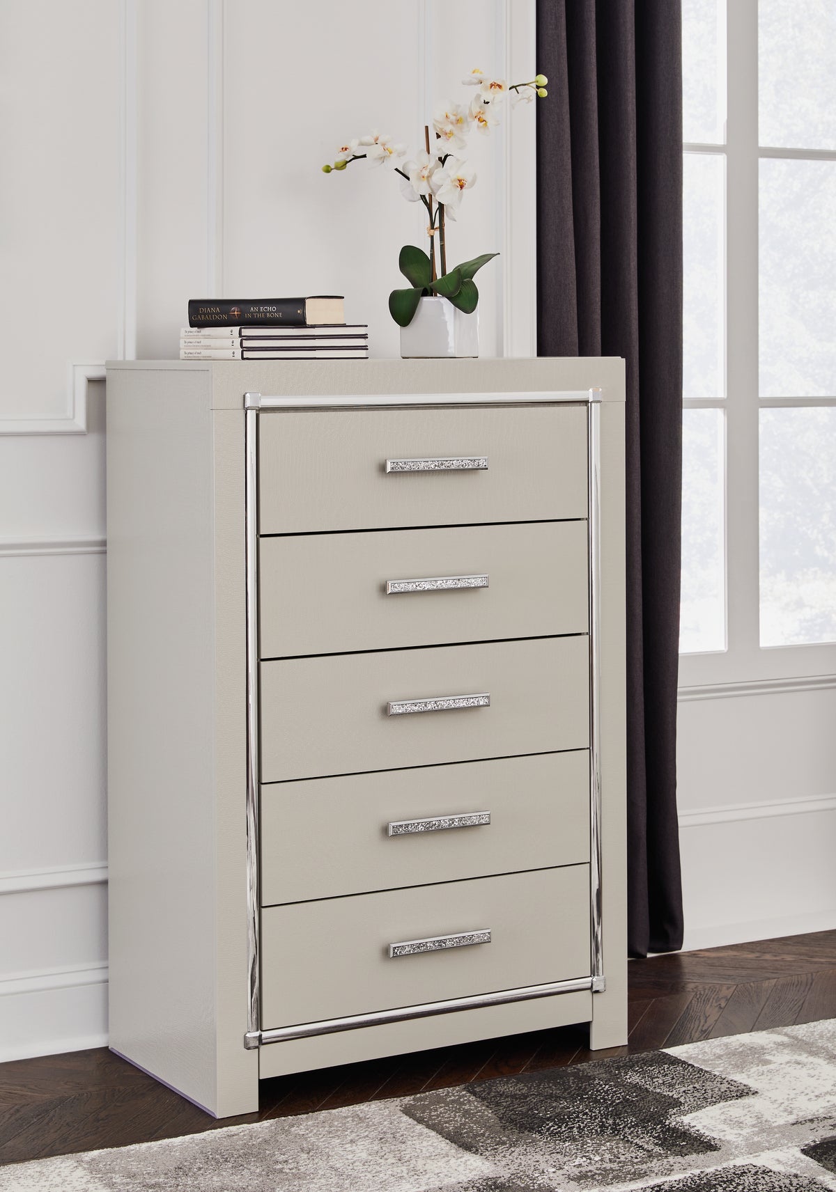 Diamond Furniture - Ashley Furniture - Zyniden Chest of Drawers - Five Drawer Chest / Silver - B2114-46