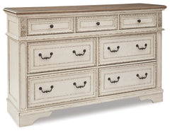 Realyn King Sleigh Bed, Dresser and 2 Nightstands