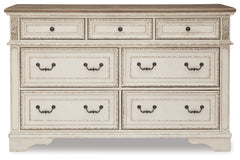 Realyn King Sleigh Bed, Dresser and 2 Nightstands
