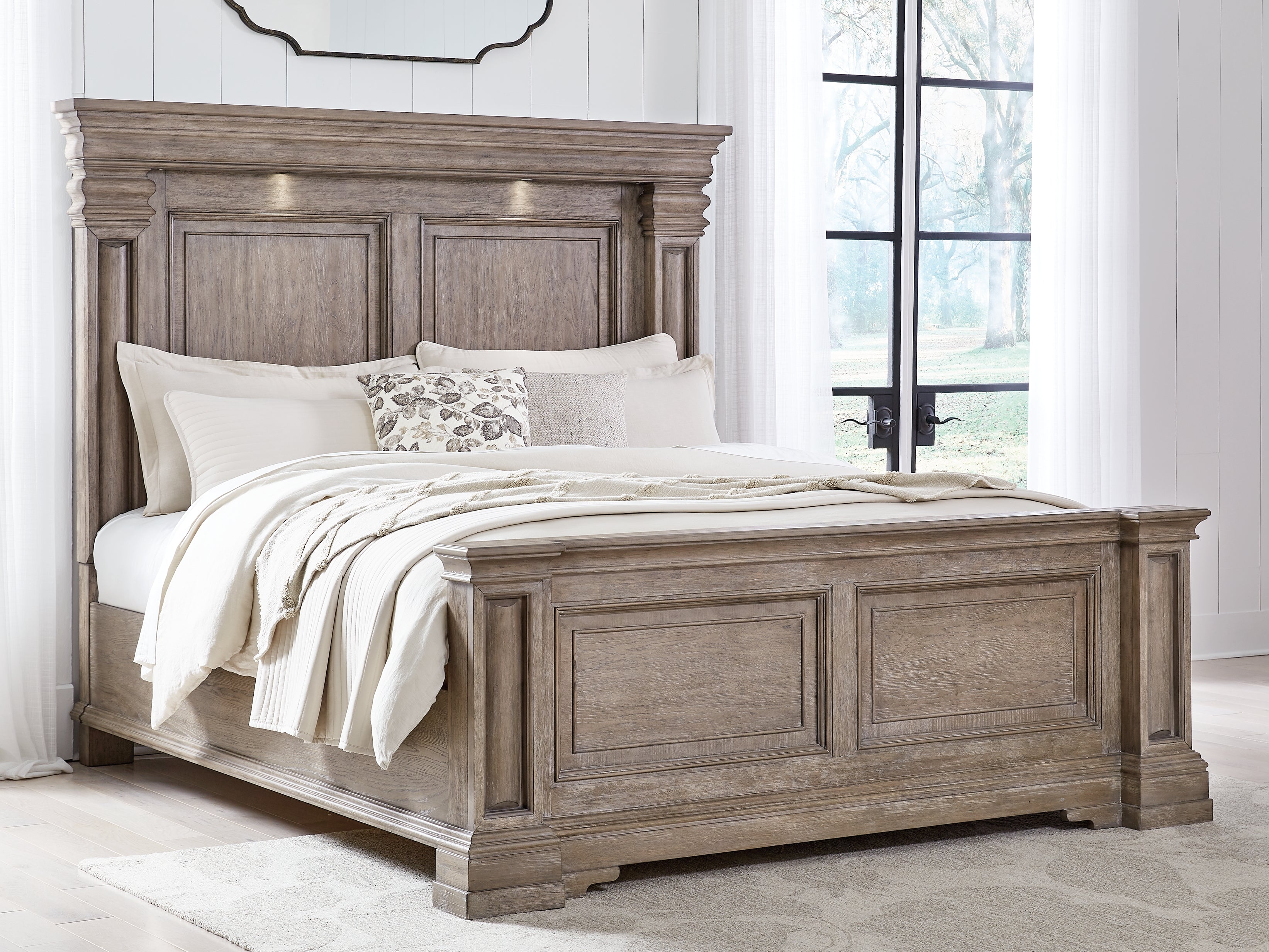 Diamond Furniture - Ashley Furniture - Blairhurst Bedroom - King Panel Bed / Light Grayish Brown - B916B4