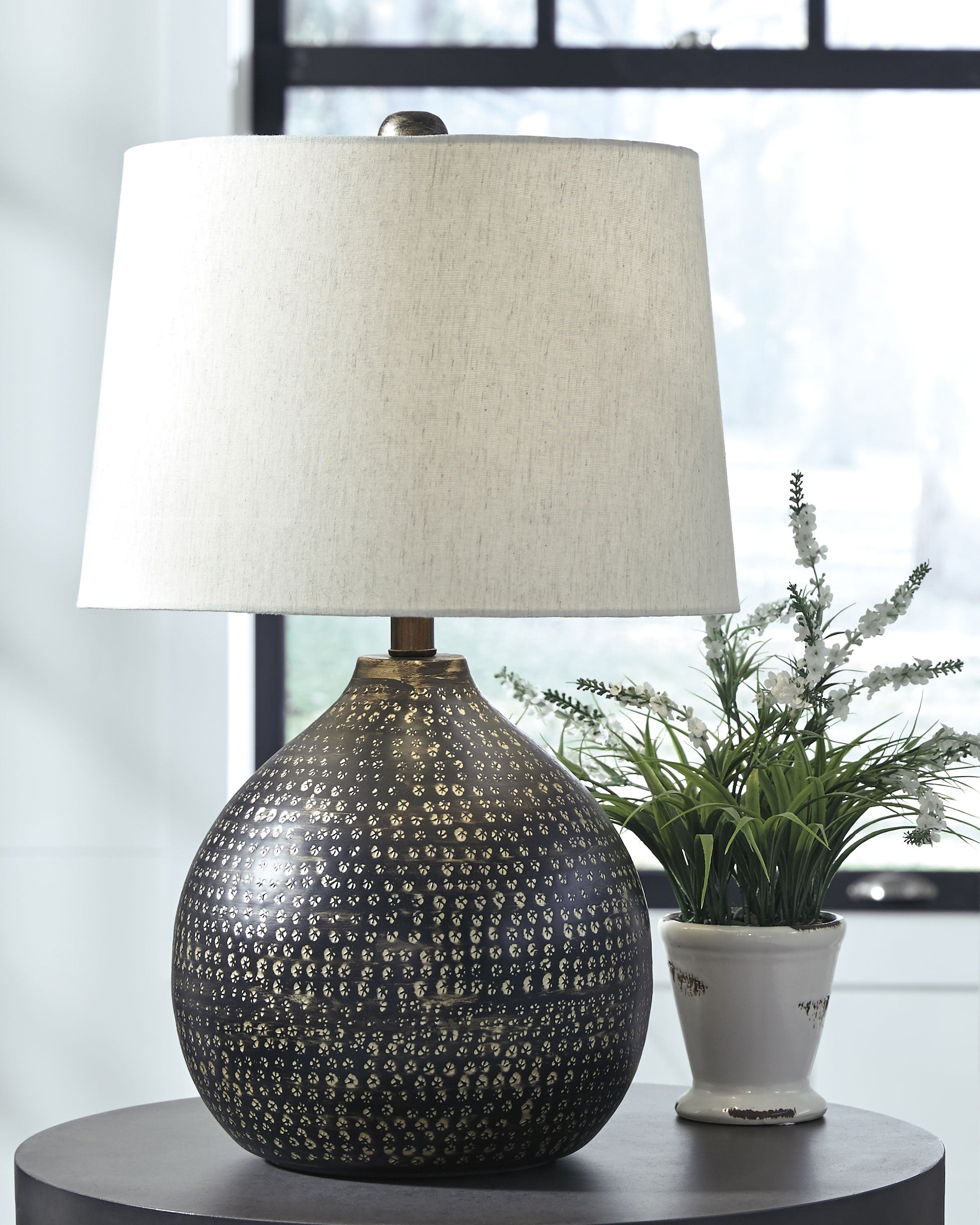 Diamond Furniture - Ashley Furniture - Maire Lighting - Table Lamp (Set of 2) / Black/Gold Finish - L207294X2