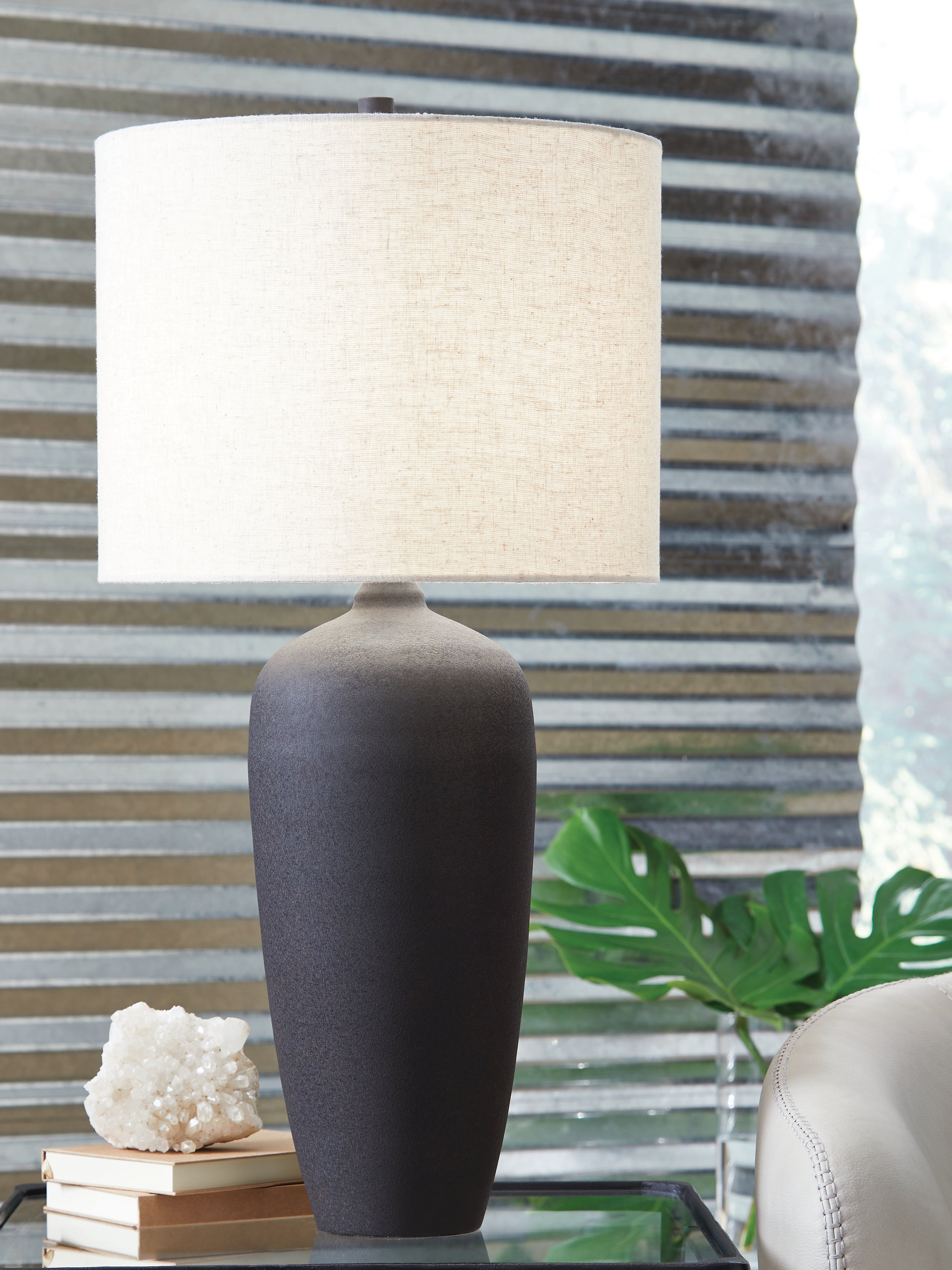 Diamond Furniture - Ashley Furniture - Ryenburg Lighting - Metal Table Lamp (1/CN) / Black - L207584