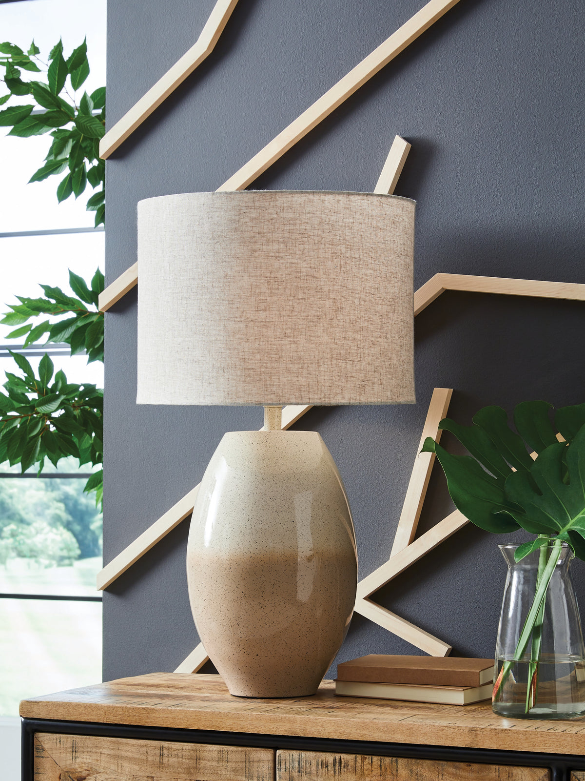 Diamond Furniture - Ashley Furniture - Linas Lighting - Metal Table Lamp (1/CN) / Cream/Beige - L207594