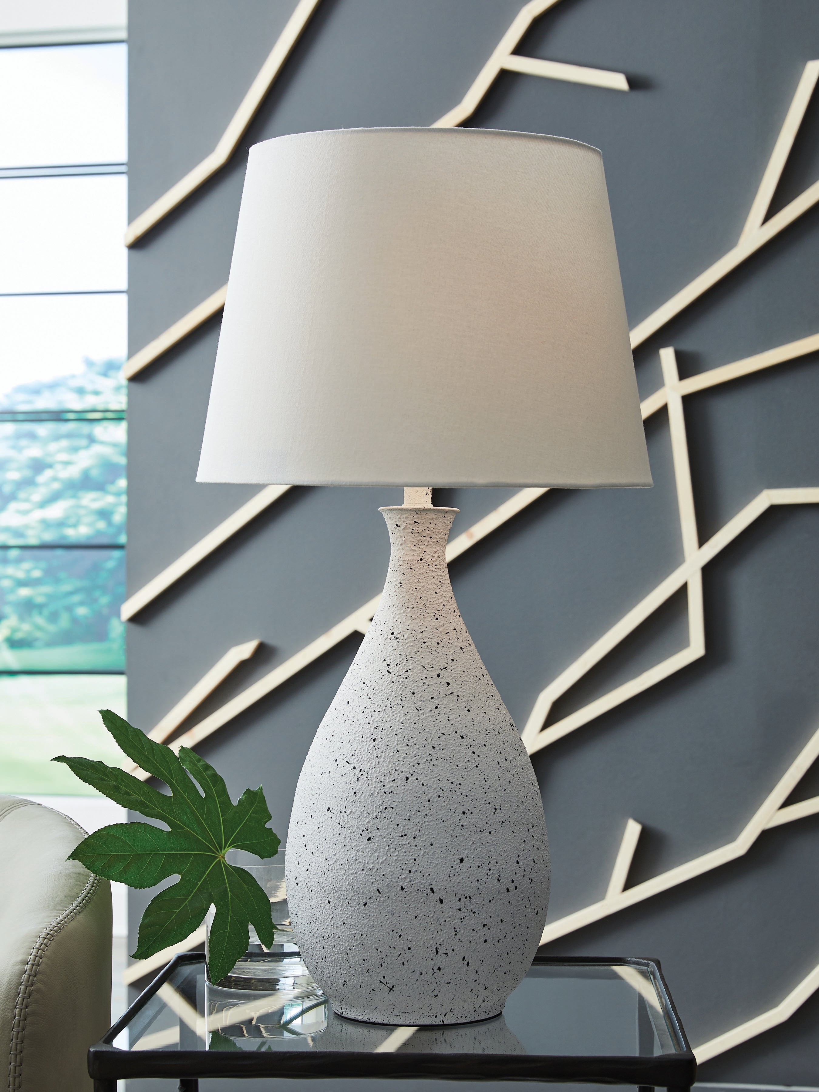 Diamond Furniture - Ashley Furniture - Wyattford Lighting - Metal Table Lamp (1/CN) / White/Black - L207614