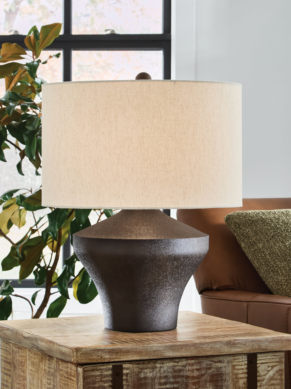 Diamond Furniture - Ashley Furniture - Dolanham Table Lamp - Metal Table Lamp (1/CN) - L207674
