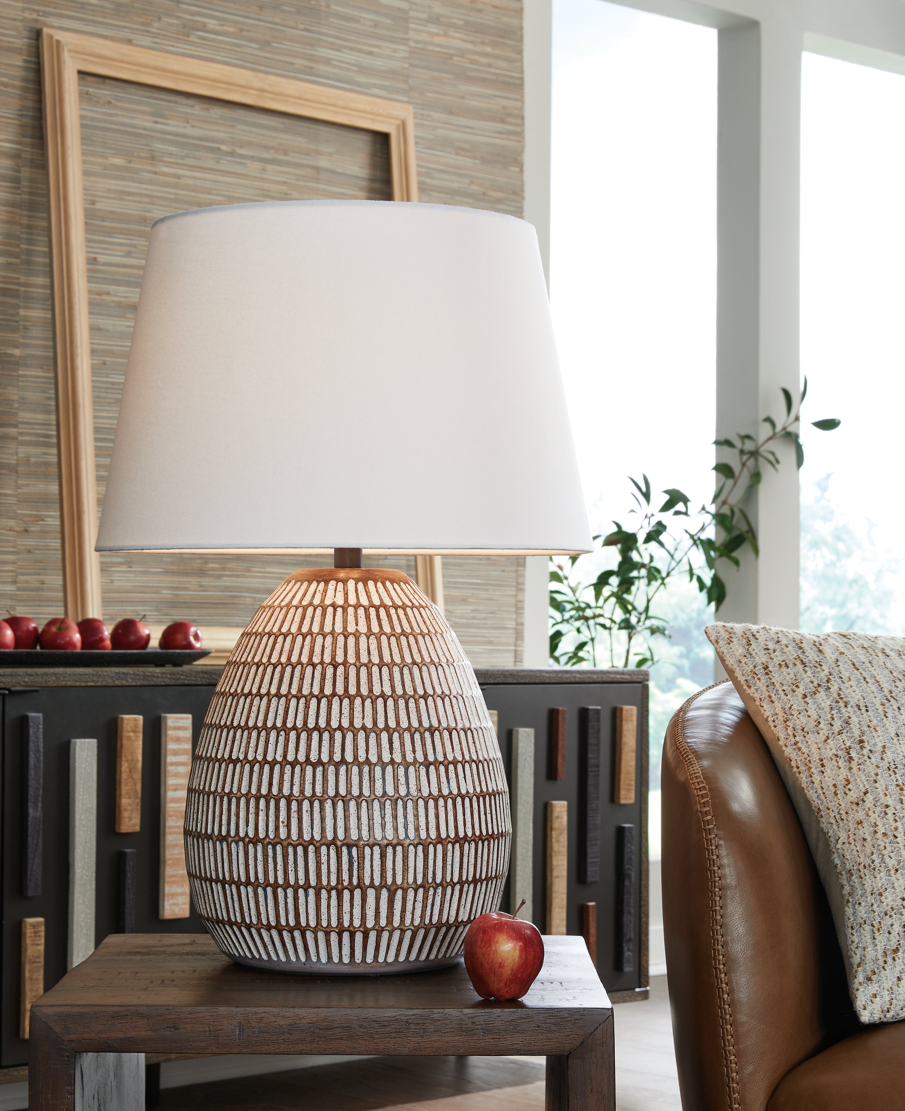 Diamond Furniture - Ashley Furniture - Darrich Lighting - 2-Piece Lamp Set / Beige/White - L235804X2