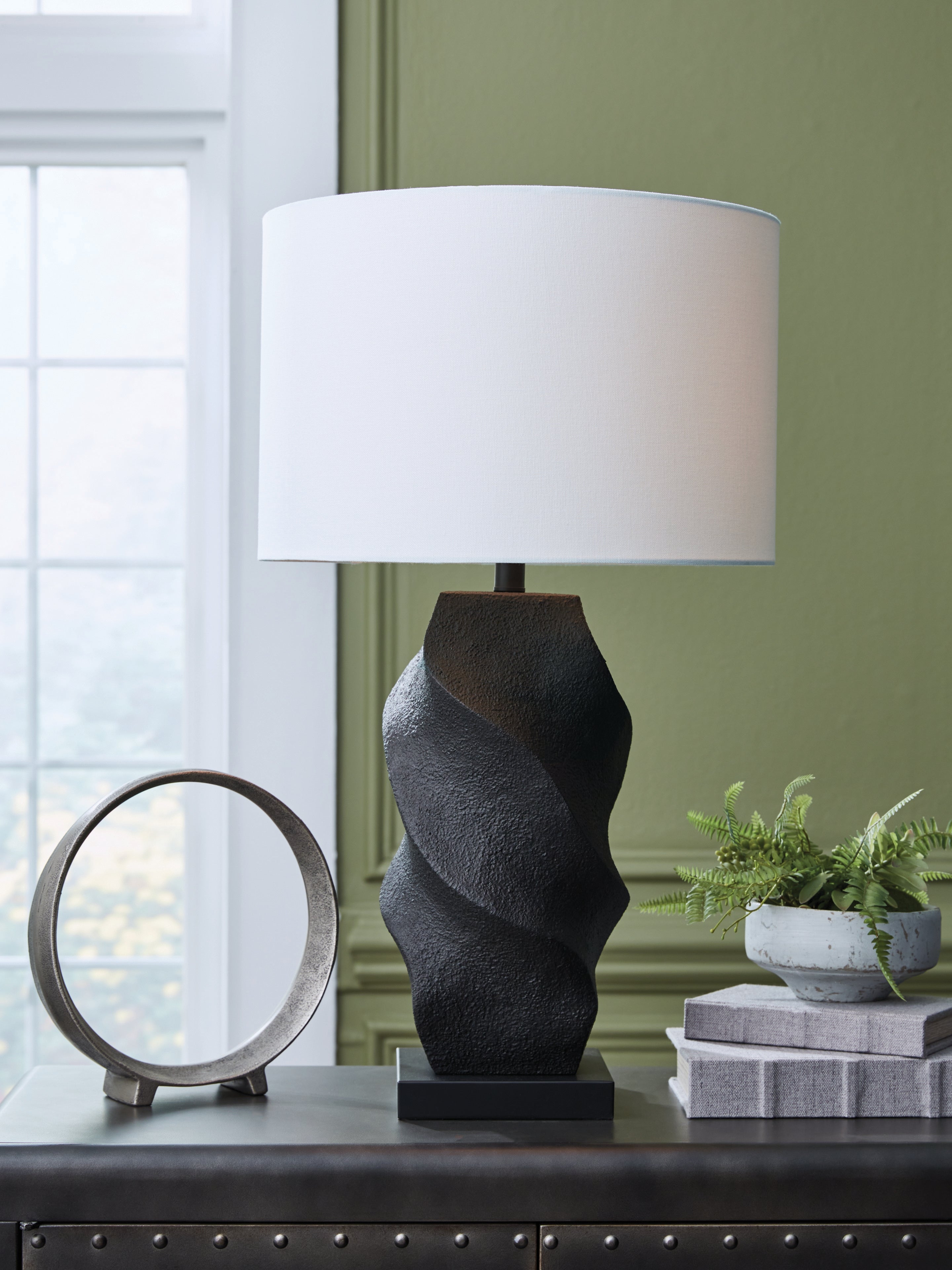 Diamond Furniture - Ashley Furniture - Amillion Lighting - Poly Table Lamp (1/CN) / Black - L235904