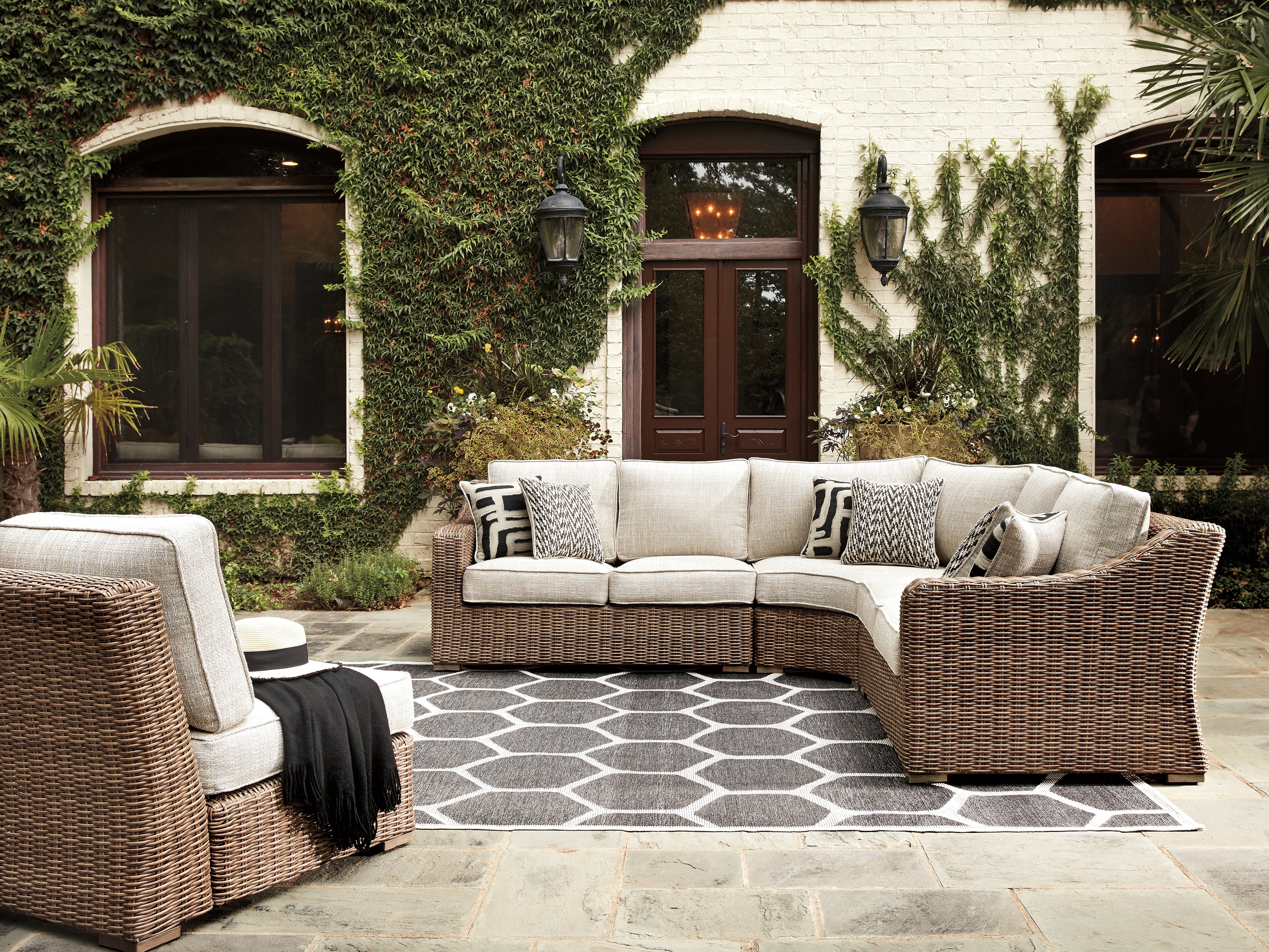 Diamond Furniture - Ashley Furniture - Beachcroft Outdoor - 5-Piece Outdoor Seating Set / Beige - P791P8