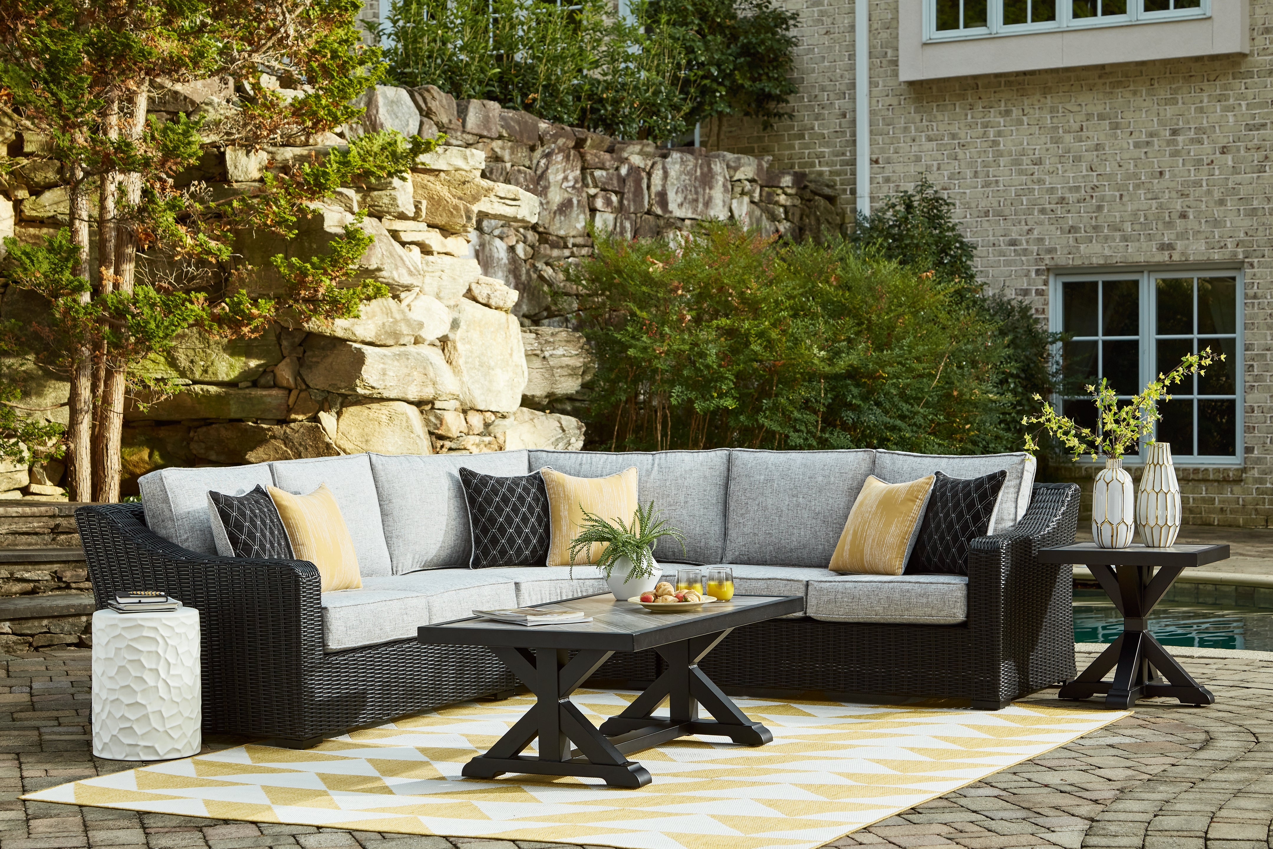 Diamond Furniture - Ashley Furniture - Beachcroft Outdoor - 3-Piece Outdoor Sectional / Black/Light Gray - P792P1