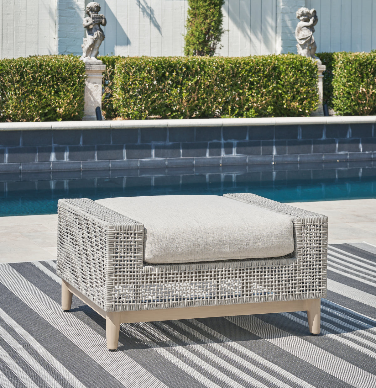Diamond Furniture - Ashley Furniture - Seton Creek Outdoor - Round Bar Table w/UMB OPT / Beige - P798-613
