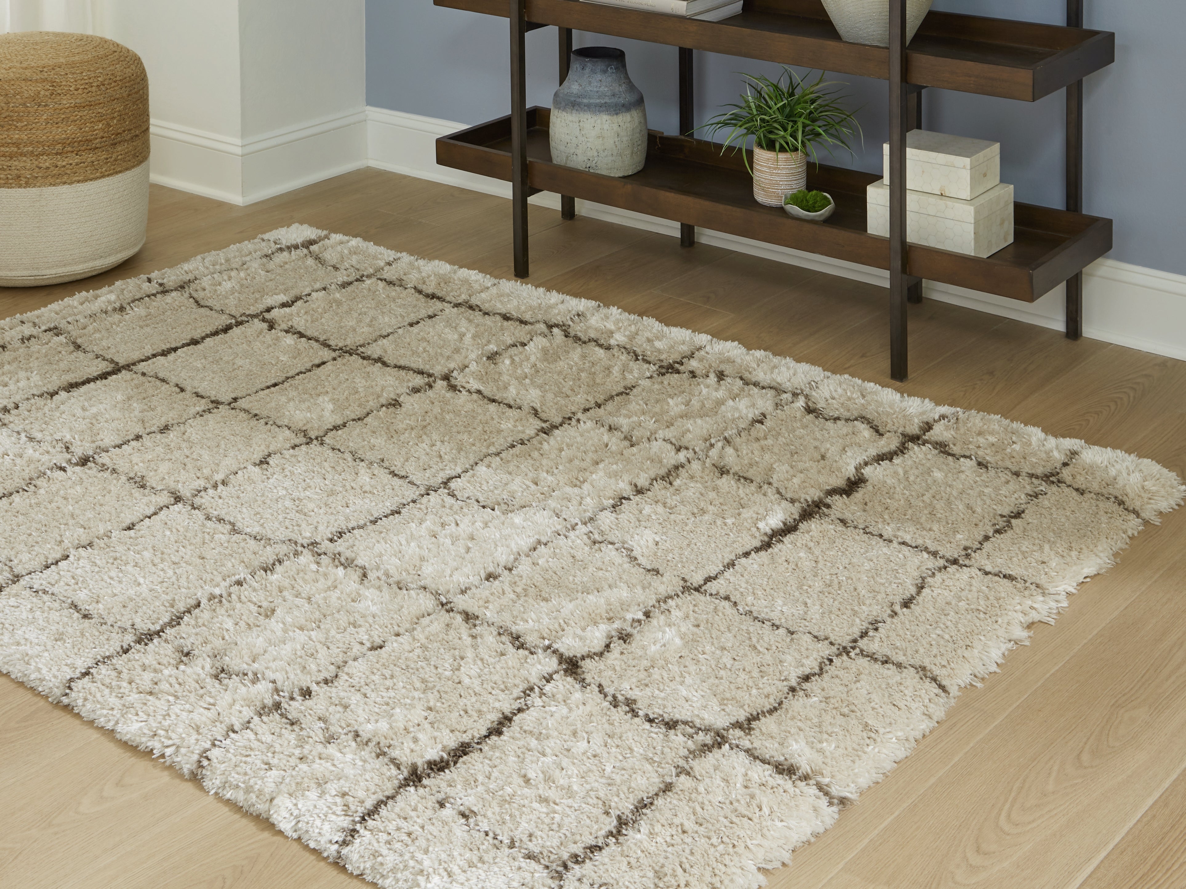 Diamond Furniture - Ashley Furniture - Wrenlow 5' x 7' Rug - 5' x 7' Rug / Cream/Brown - R407212