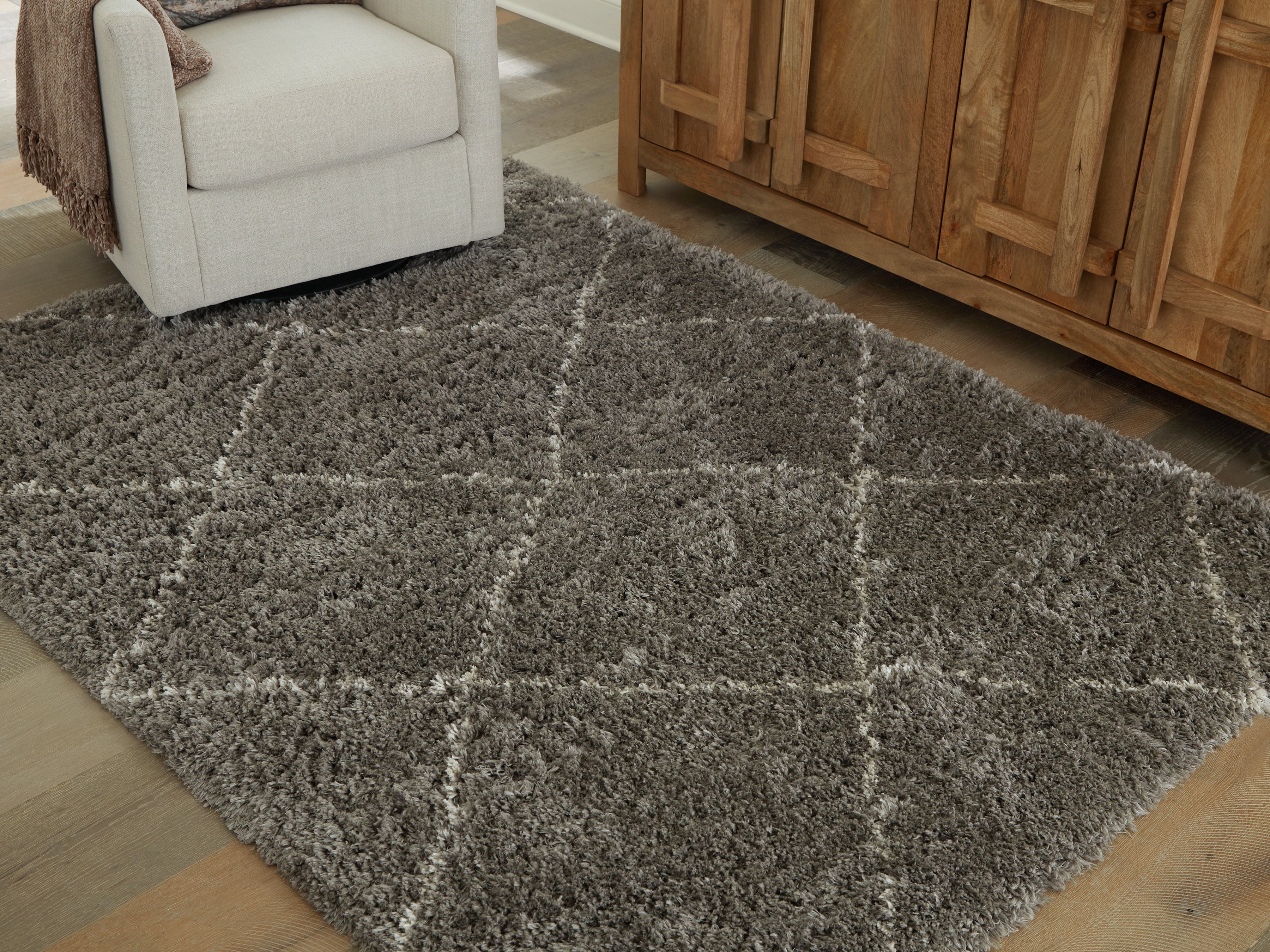 Diamond Furniture - Ashley Furniture - Wrenlow 8' x 10' Rug - 8' x 10' Rug / Gray/Cream - R407221