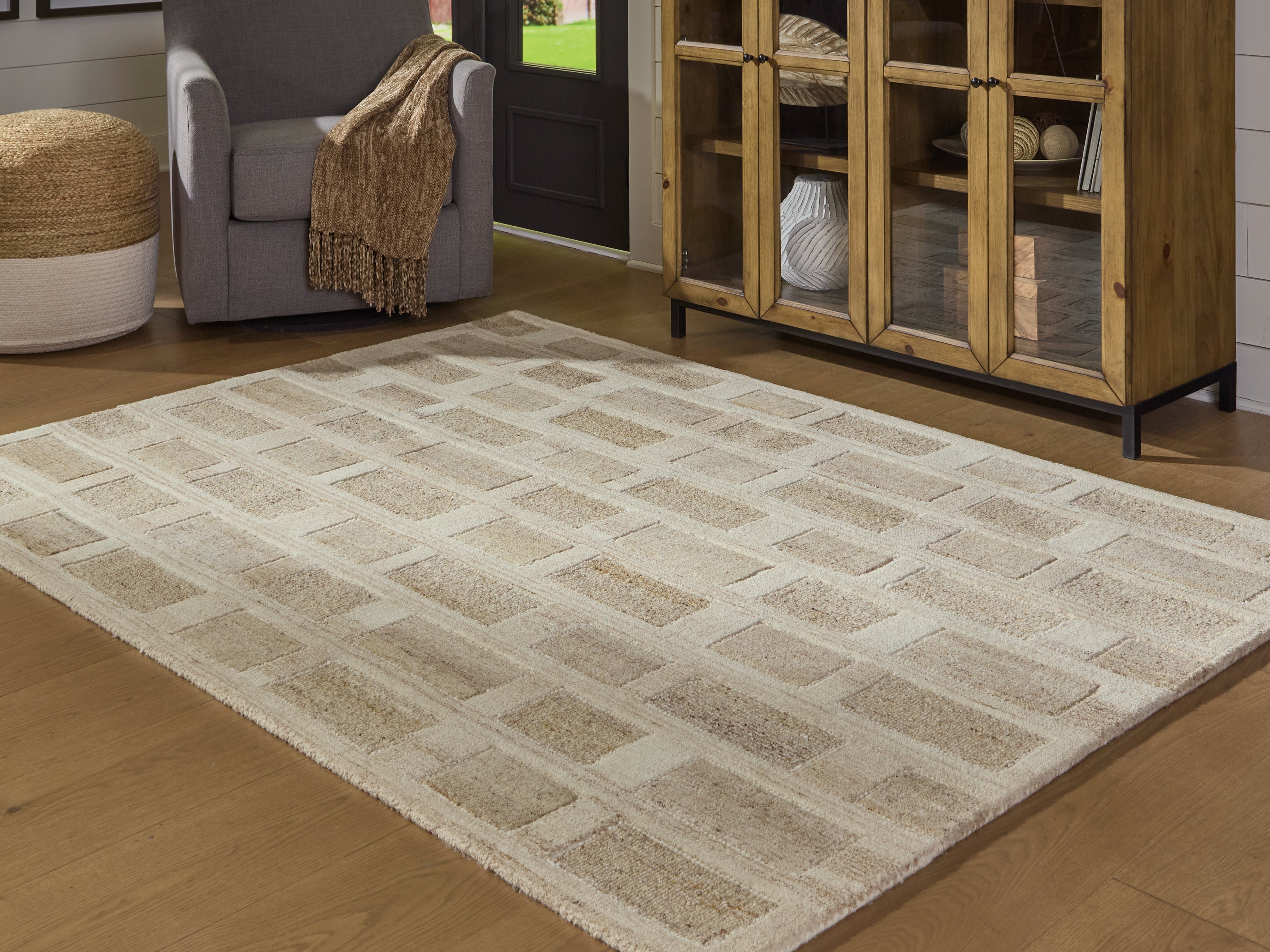 Diamond Furniture - Ashley Furniture - Lisgrove Rug - 5' x 7' Area Rug / Tan/Brown/White - R407712
