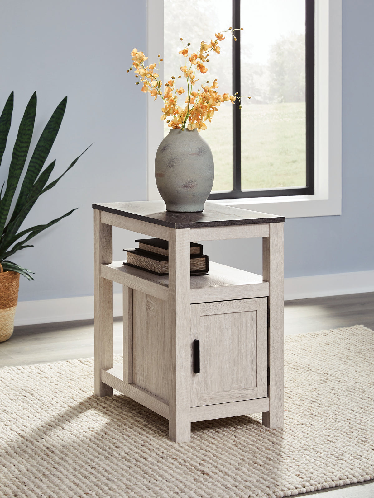 Diamond Furniture - Ashley Furniture - Fendenmore Chairside End Table - Chair Side End Table / Two-tone - T190-217